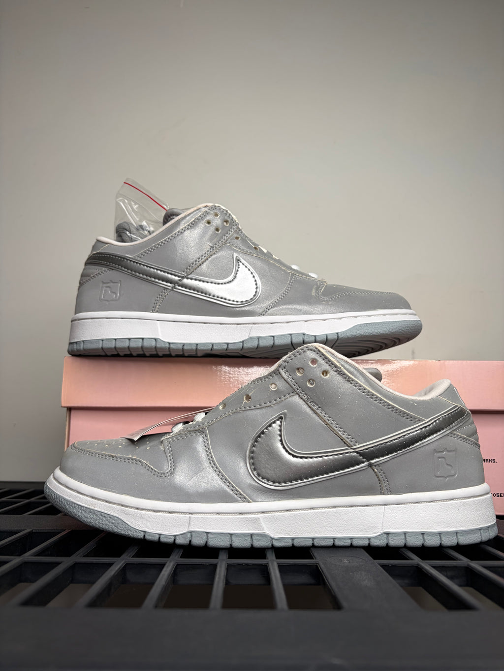 (2004) sz 9M Nike SB Low Medicom 3 (3M) - Brand New, Original Box