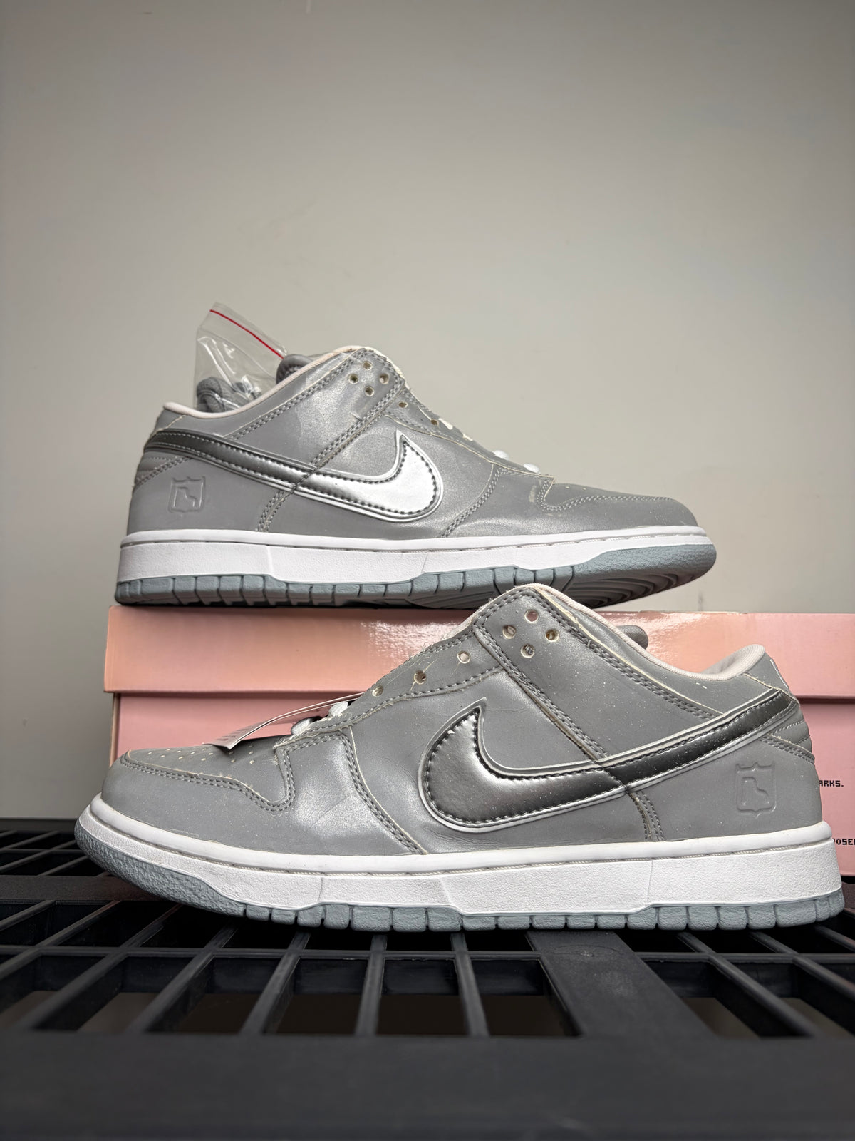 (2004) sz 9M Nike SB Low Medicom 3 (3M) - Brand New, Original Box