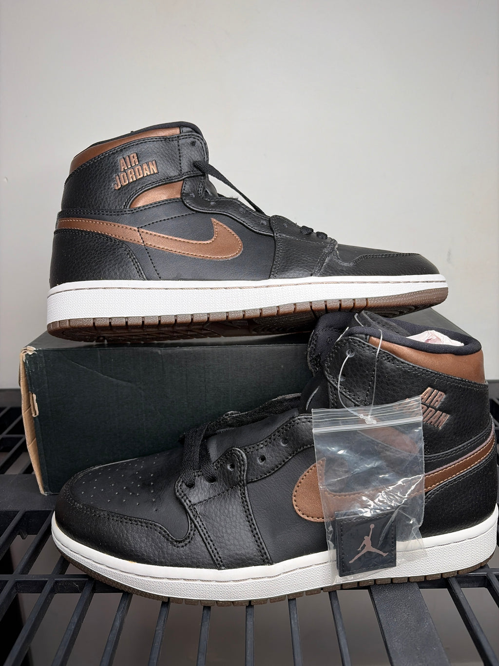 (2015) sz 10M Jordan 1 High Rare Air Bronze - Brand New, Original Box