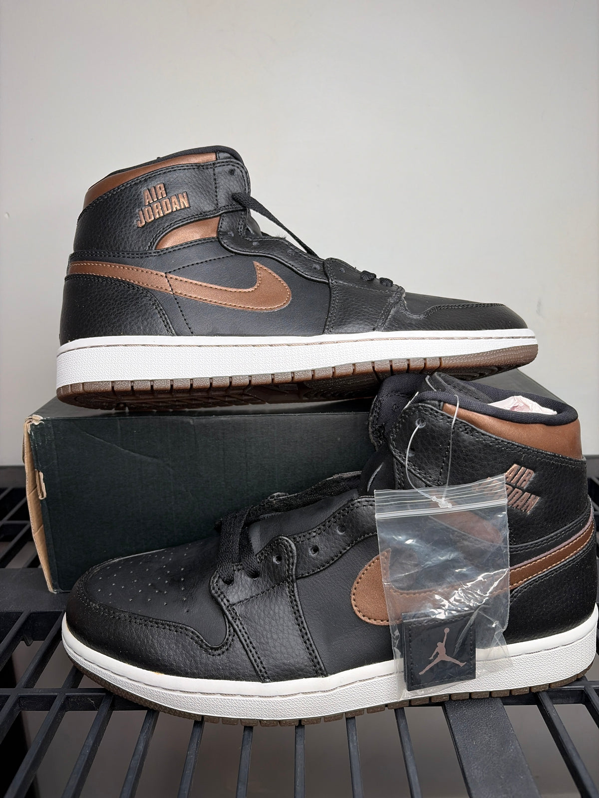 (2015) sz 10M Jordan 1 High Rare Air Bronze - Brand New, Original Box