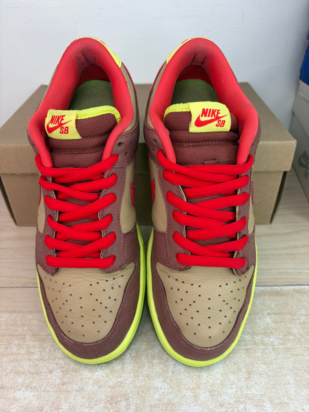 (2009) sz 9.5M Nike SB Low Poison Green - Preowned, No Box