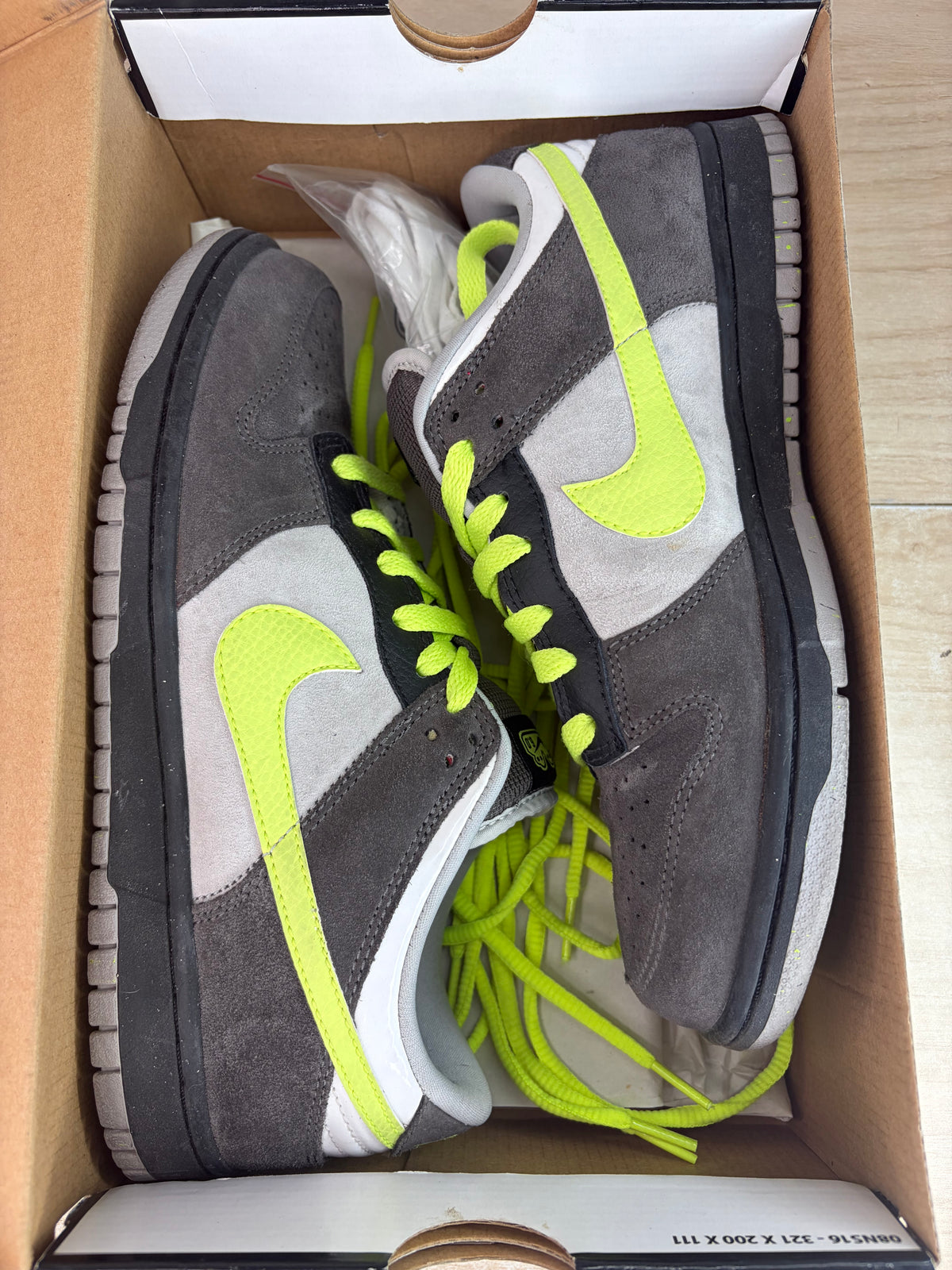 (2008) sz 8M Dunk Low 6.0 ‘Poison Dart Frog’ - Preowned, Original Box