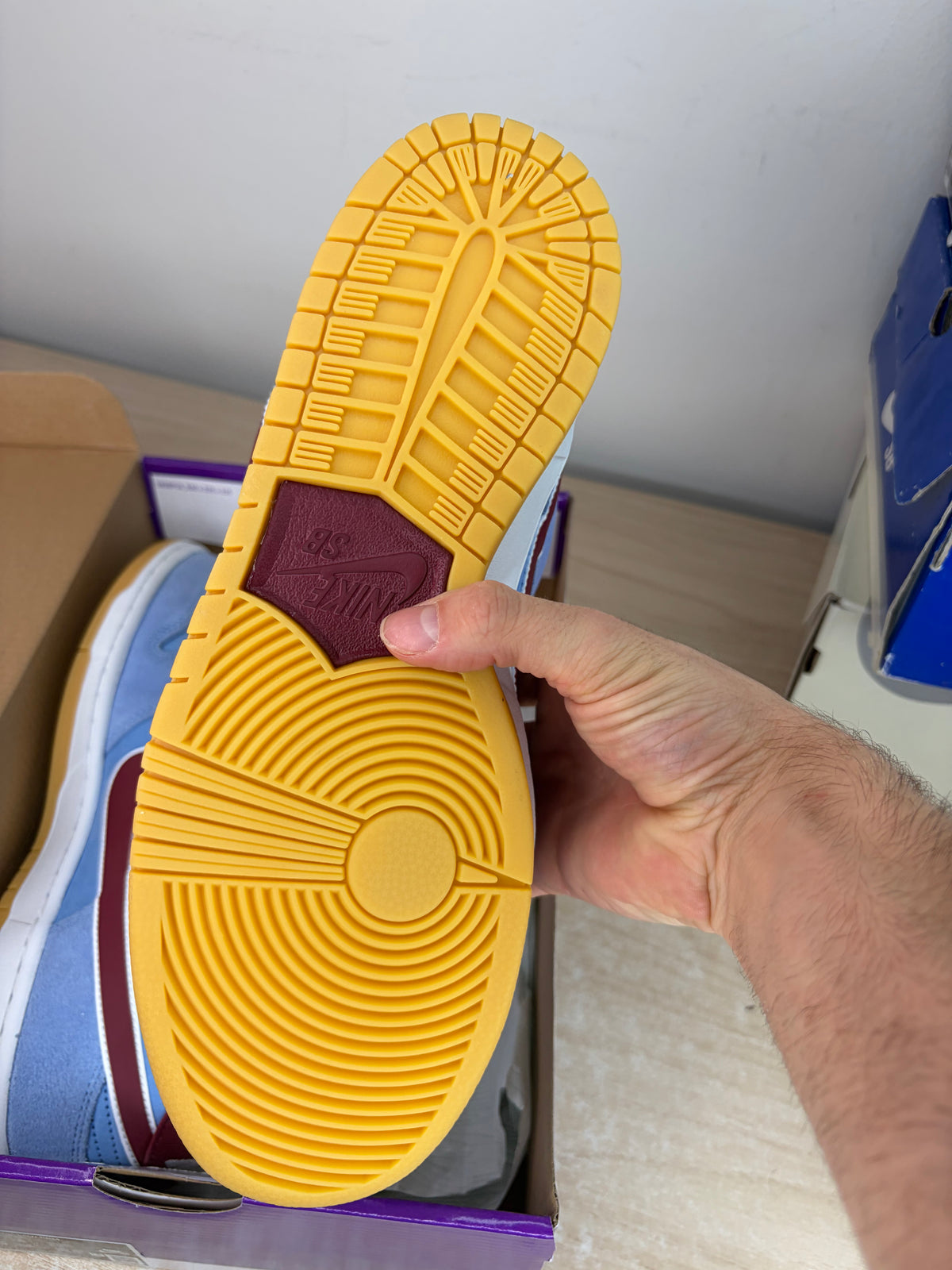 Sz 10M Nike SB Low Phillies - Brand New, Original Box