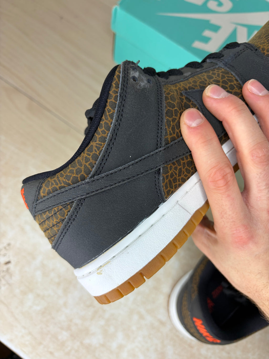 (2014) sz 9M Nike SB Low Giraffe Print - Like New, Original Box