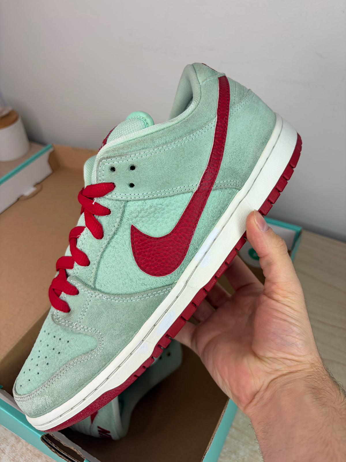 (2012) sz 10.5M Nike SB Low Medium Mint Gym Red - Preowned, Same Era Rep Box