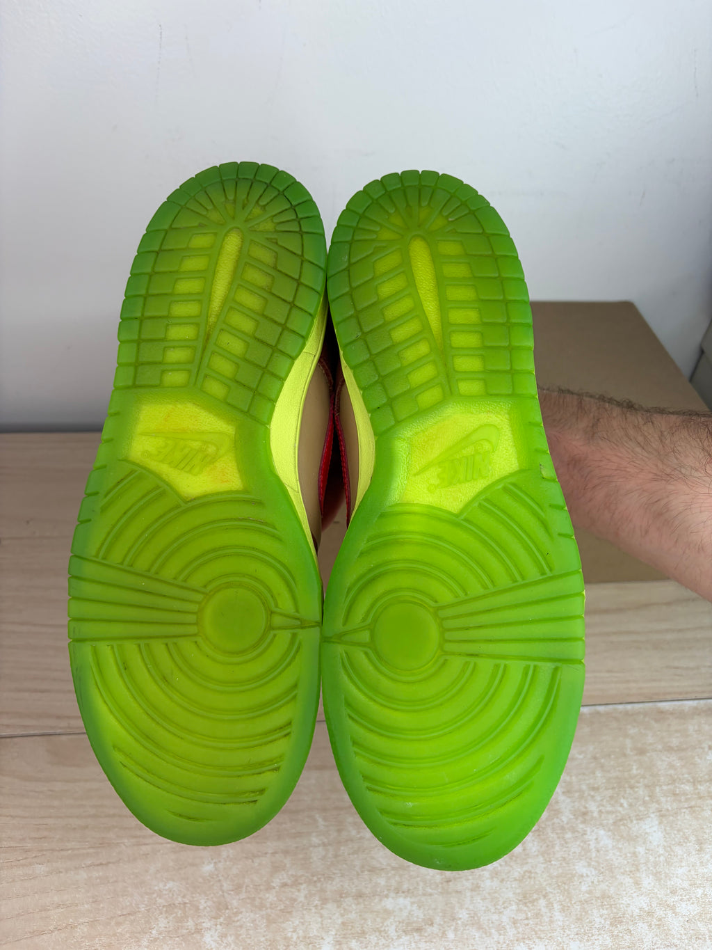 (2009) sz 9.5M Nike SB Low Poison Green - Preowned, No Box