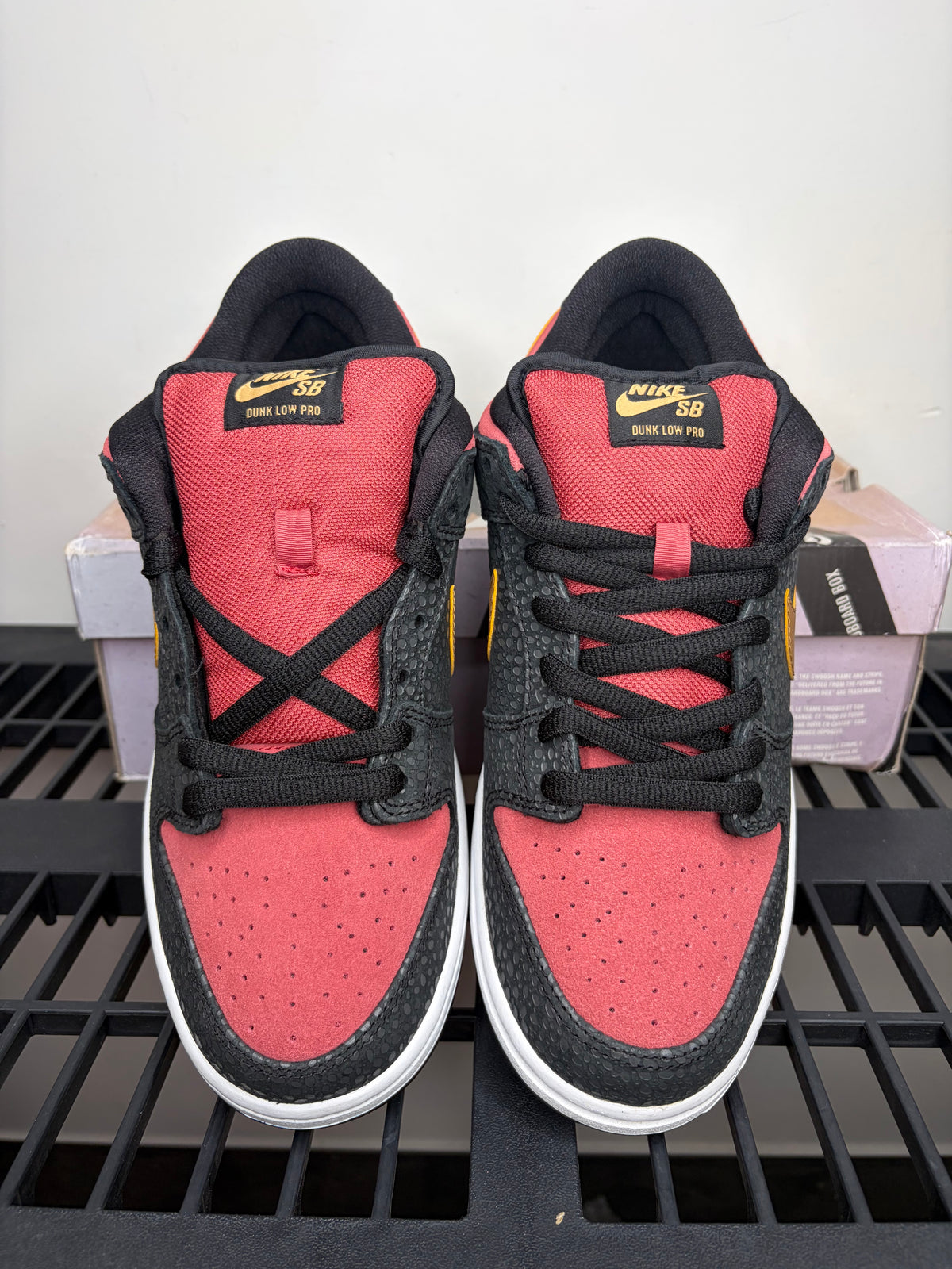 (2013) sz 9M Nike SB Low Walk Of Fame - Brand New, Original Box