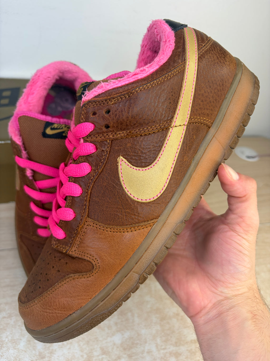 (2007) sz 10.5M Nike SB Low Gibson Guitar Case - Preowned, Same Era Box