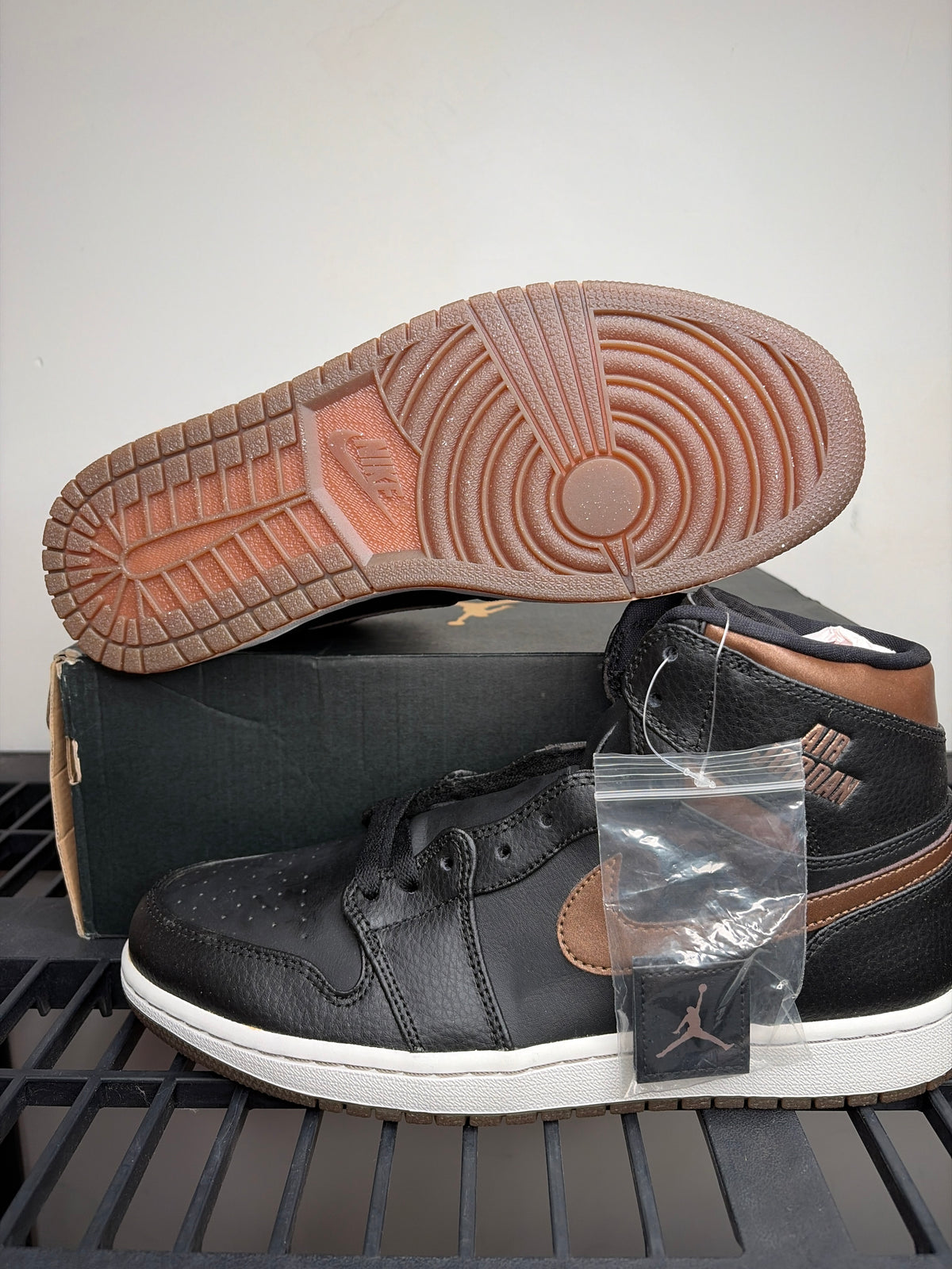 (2015) sz 10M Jordan 1 High Rare Air Bronze - Brand New, Original Box