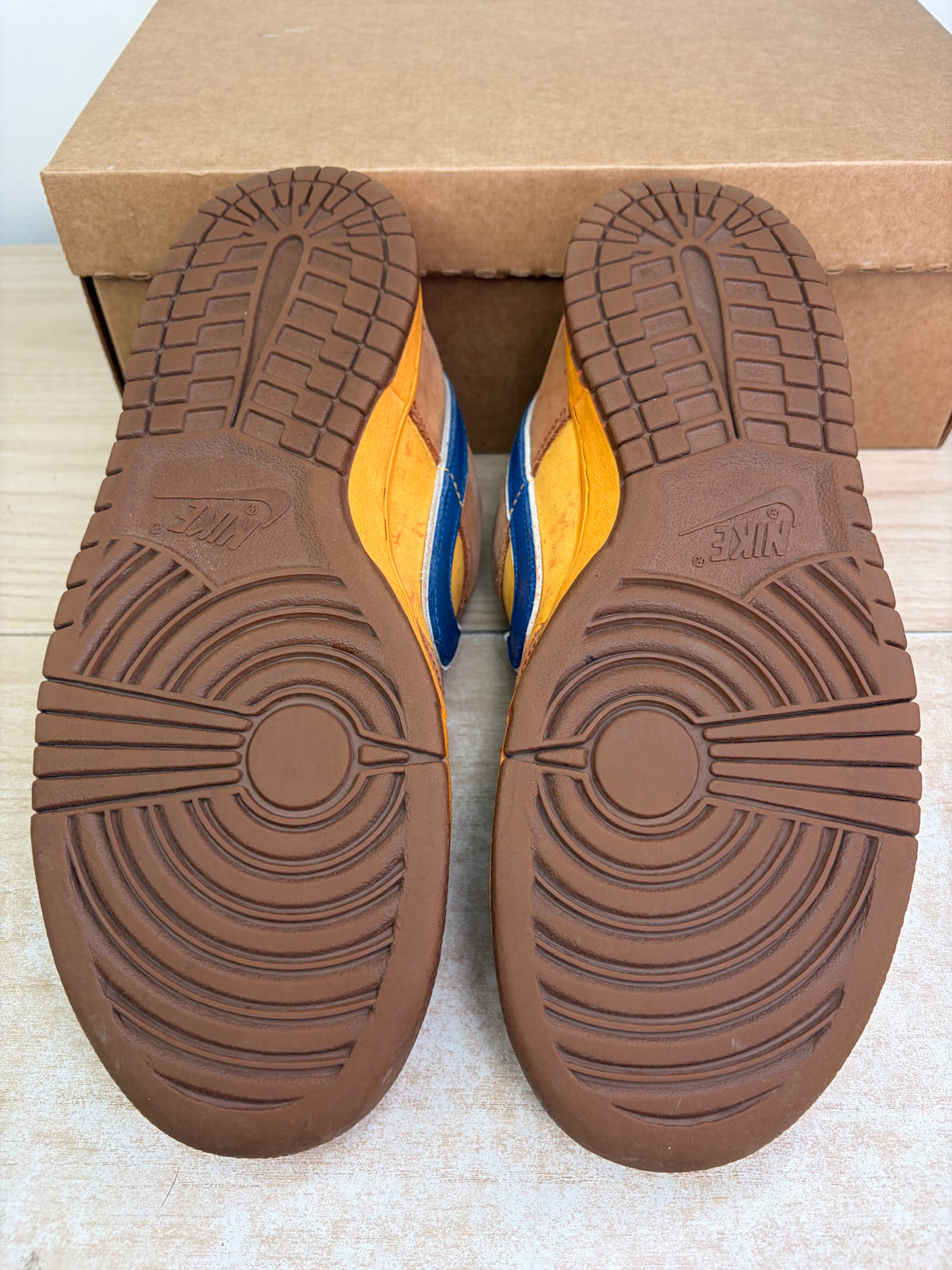 (2008) sz 9M Nike SB Low Newcastle Brown Ale - Preowned, No Box