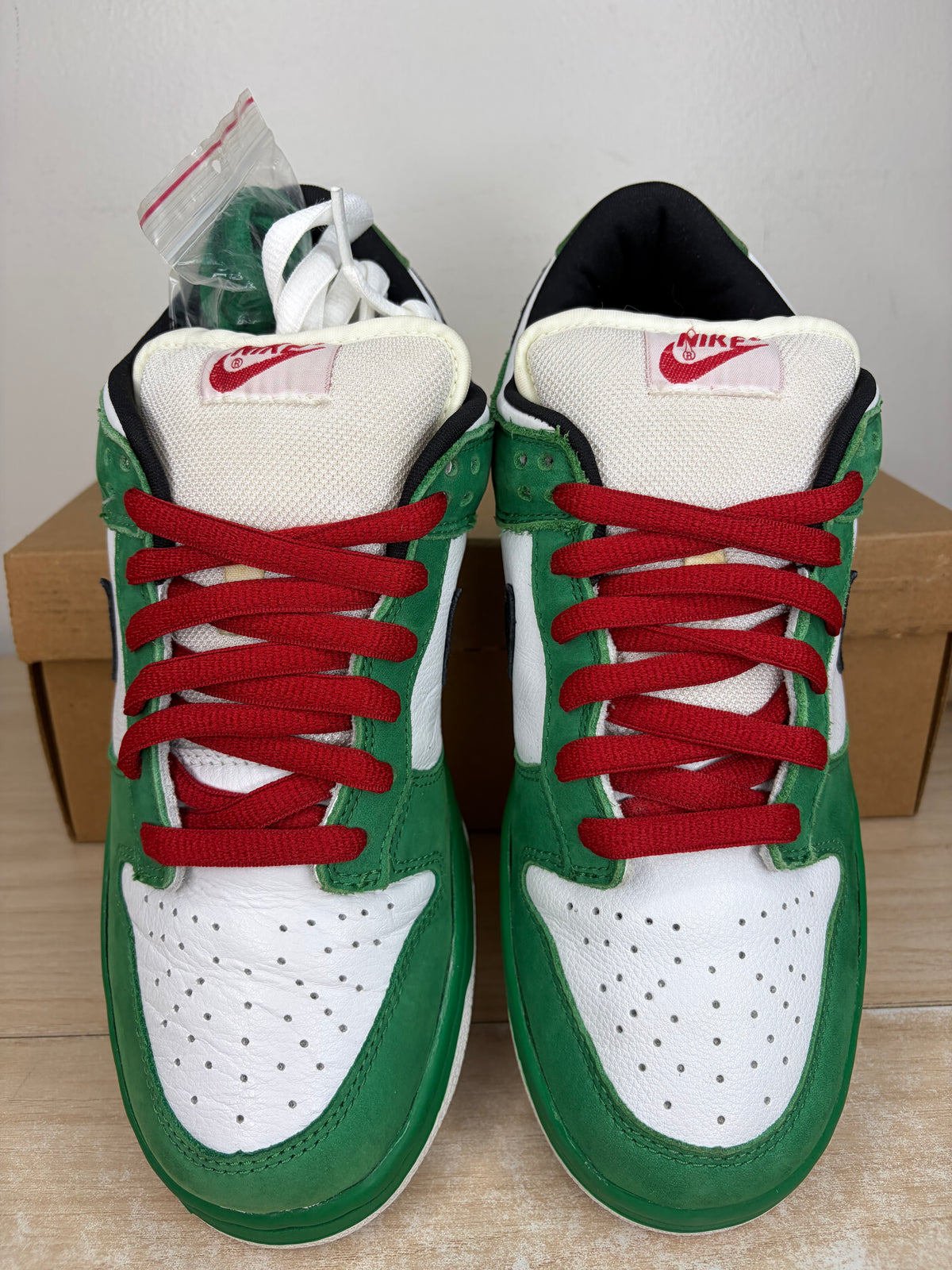 (2003) sz 9.5M Nike SB Low Heinicken - Lightly Used, No Box