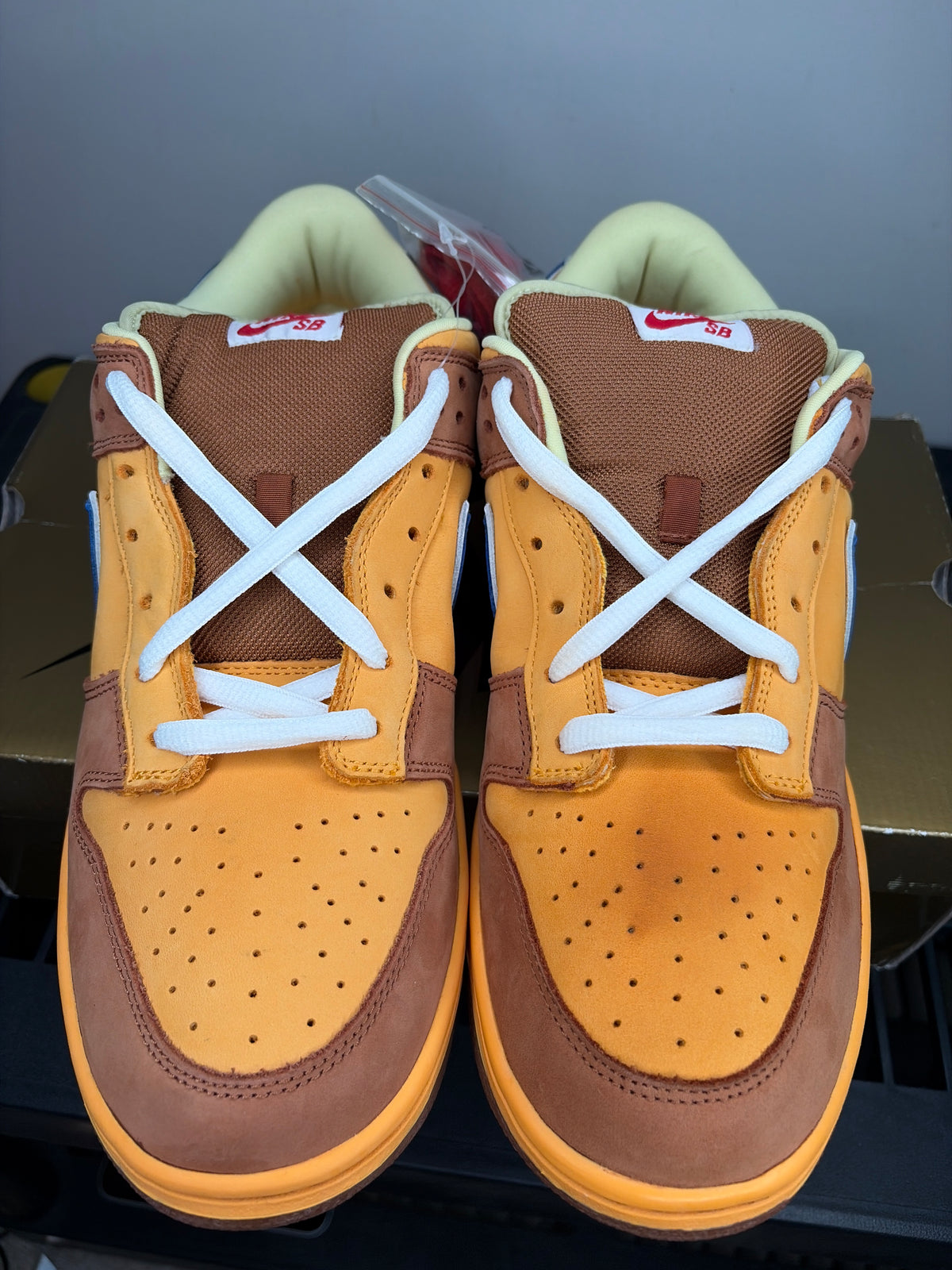 (2008) sz 13M Nike SB Low Newcastle Brown Ale - Brand New, Original Box