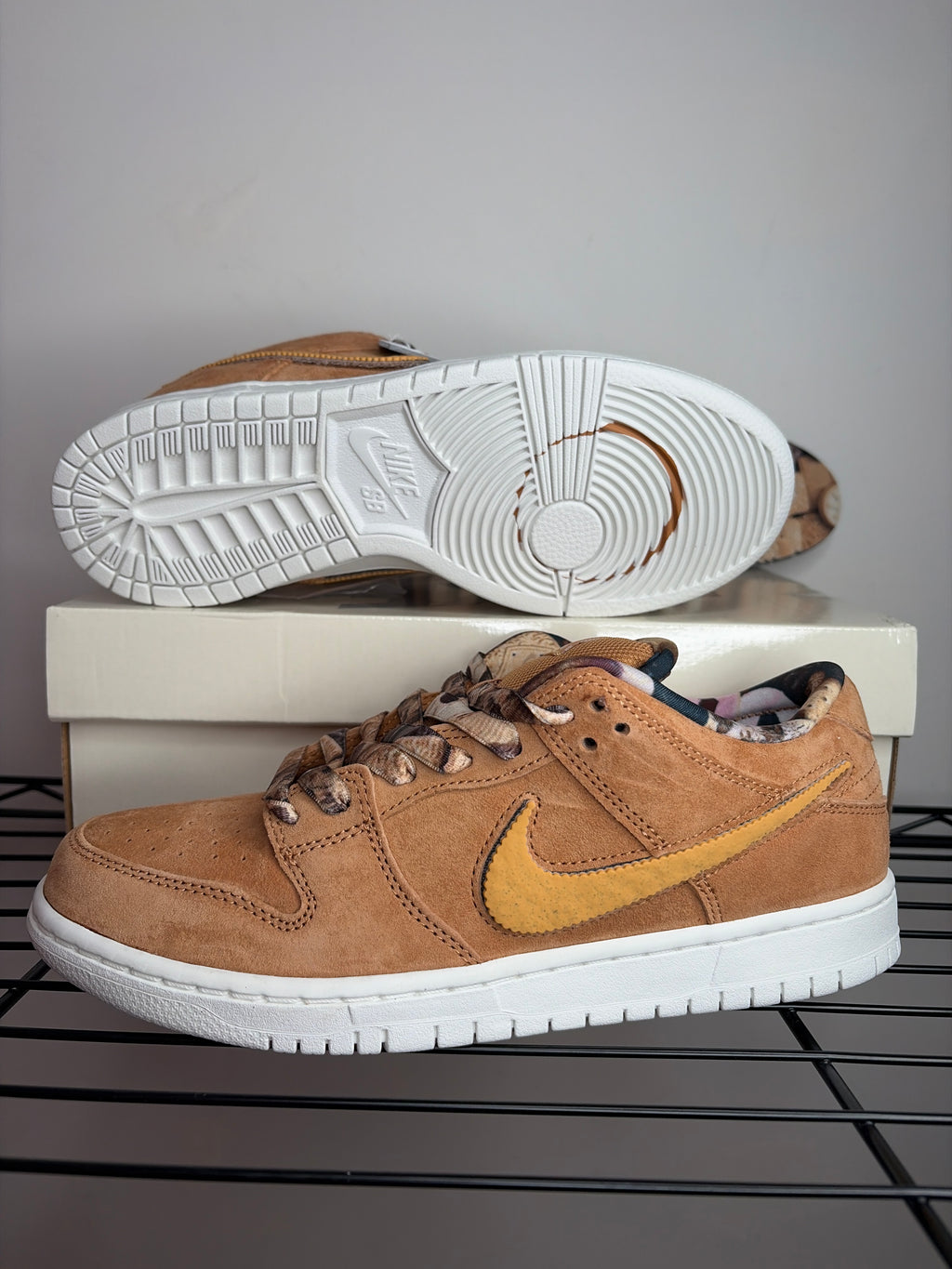 Sz 7.5M Nike SB Low x NOTE Shop Biscuits - Brand New, Original Box