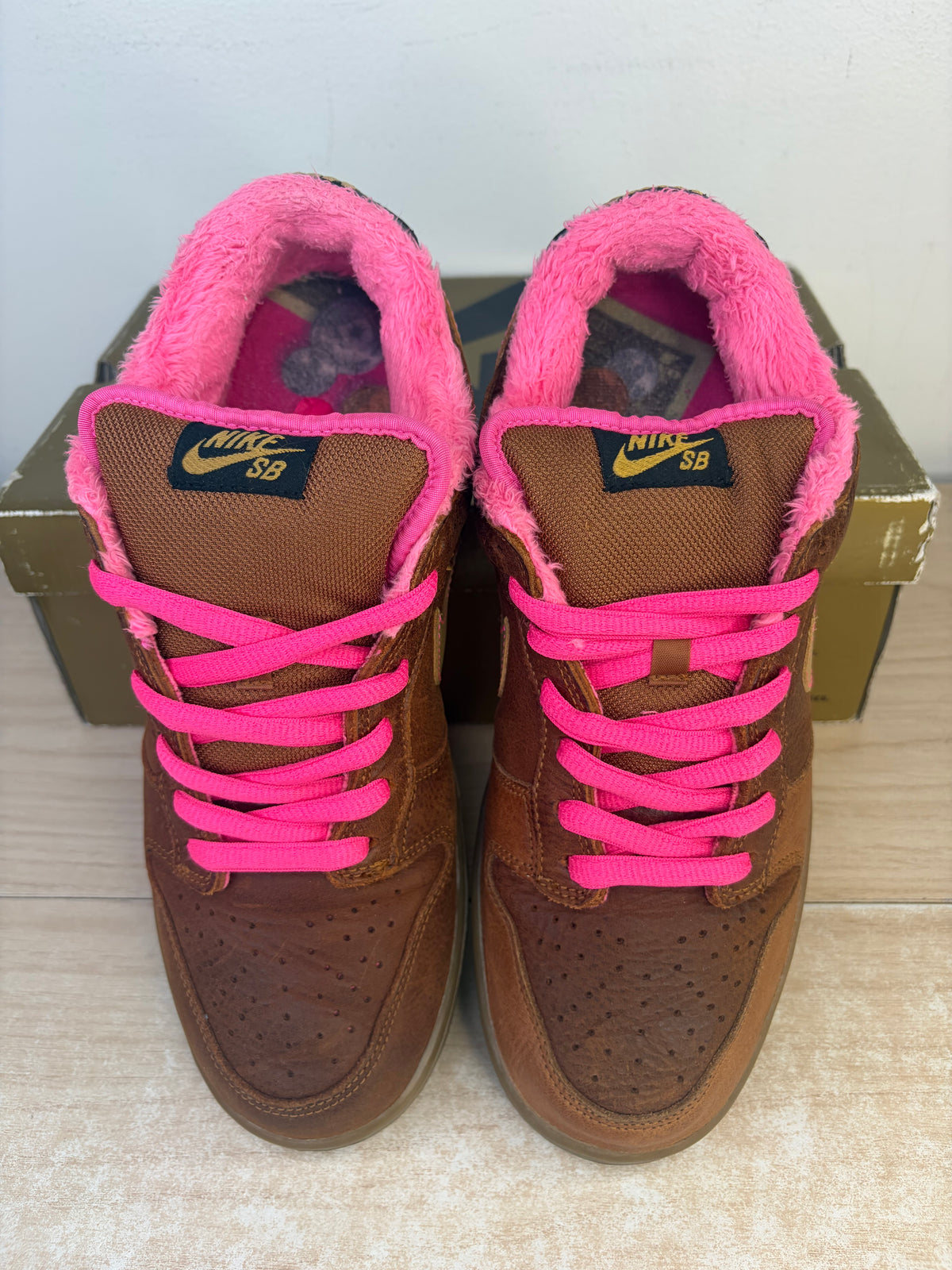(2007) sz 10.5M Nike SB Low Gibson Guitar Case - Preowned, Same Era Box