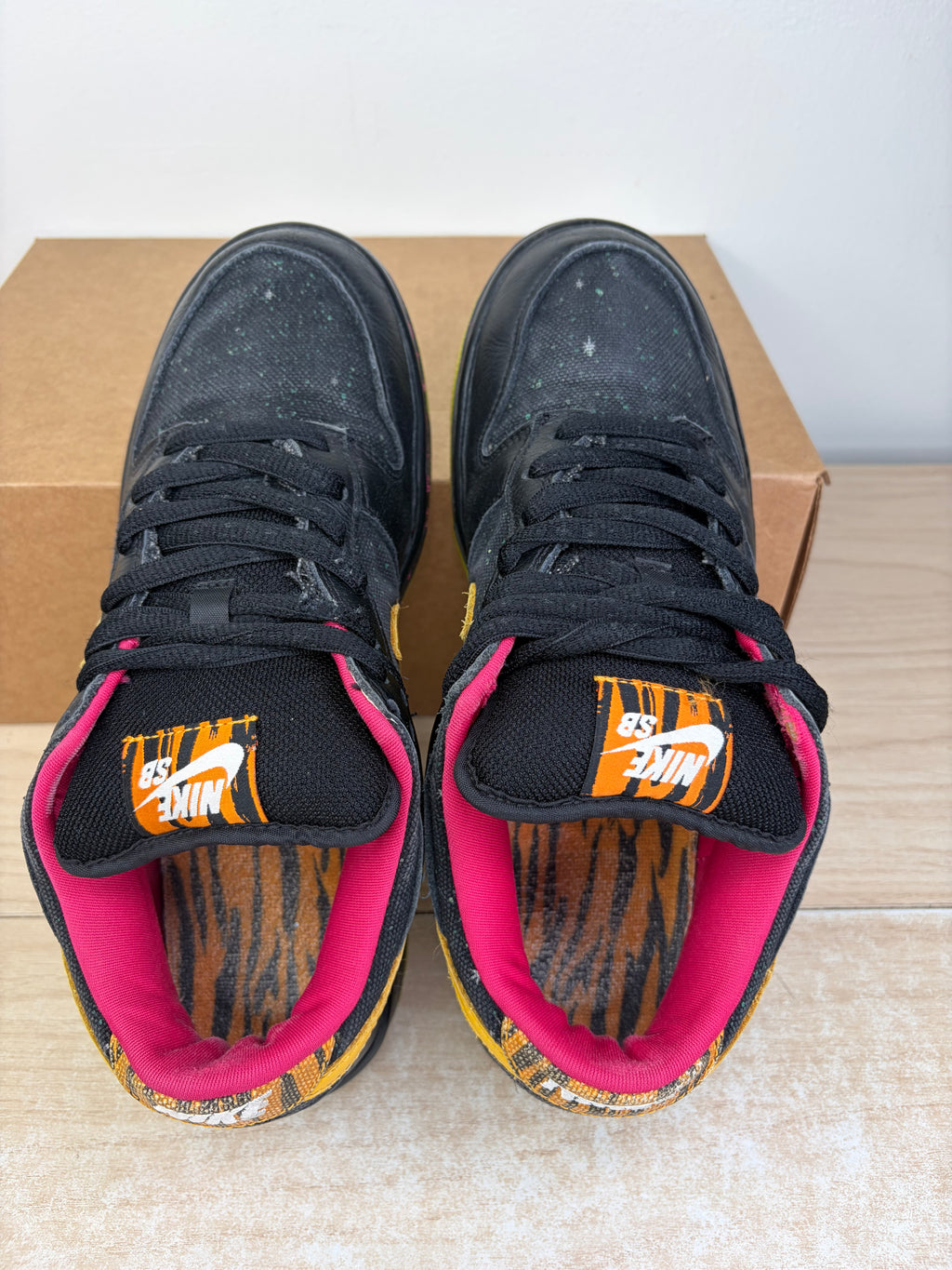 (2008) sz 9M Nike SB Low Space Tiger - Preowned, No Box