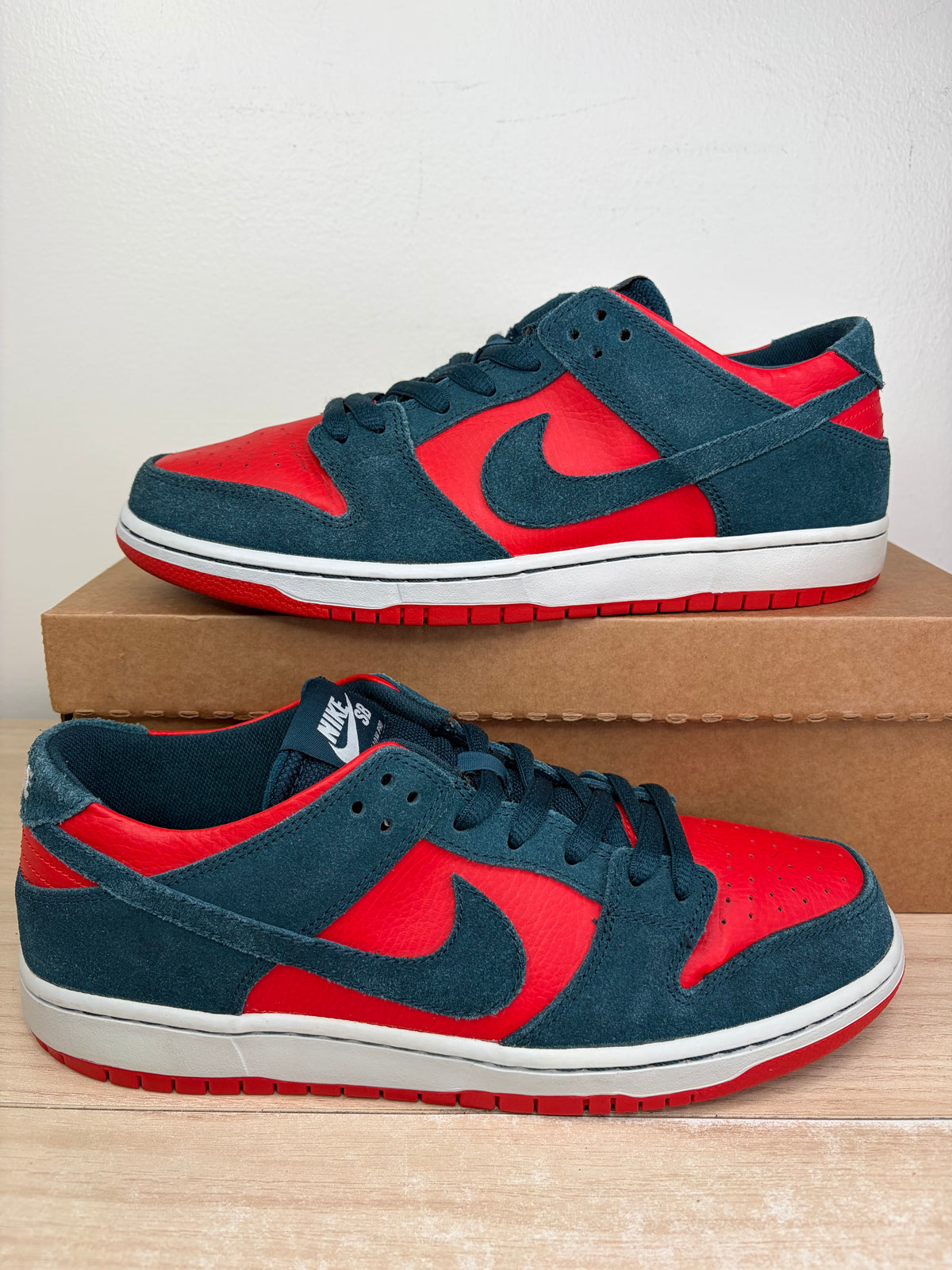 (2016) sz 10.5M Nike SB Low Reverse Shark - Preowned, No Box