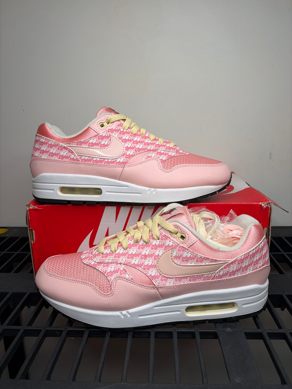 Sz 10M Nike Air Max 1 Pink Lemonade - Preowned, Original Box