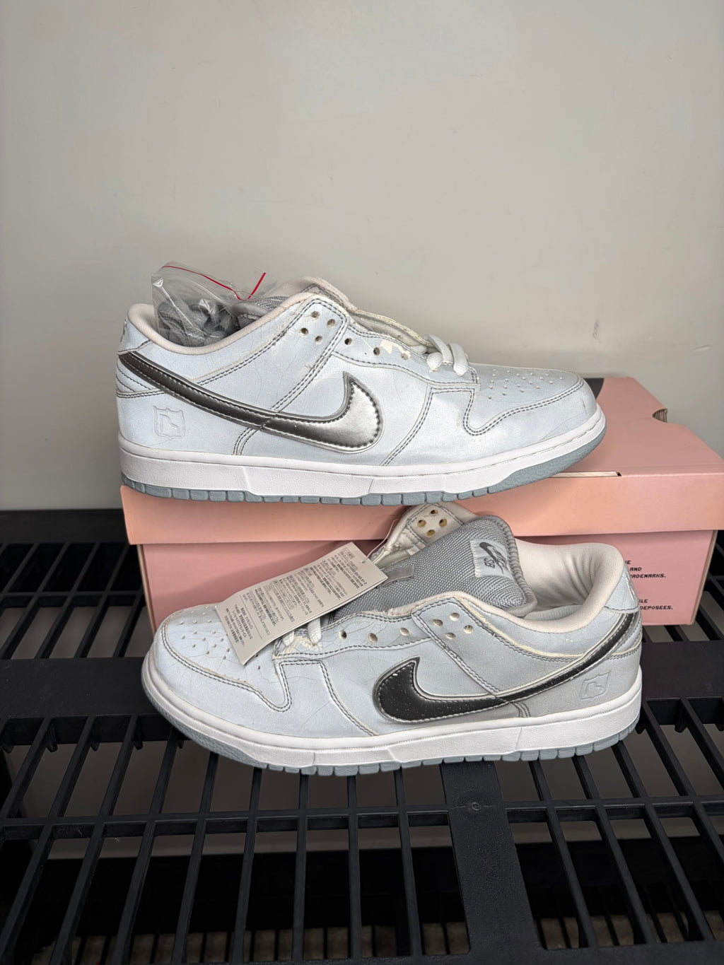 (2004) sz 9M Nike SB Low Medicom 3 (3M) - Brand New, Original Box
