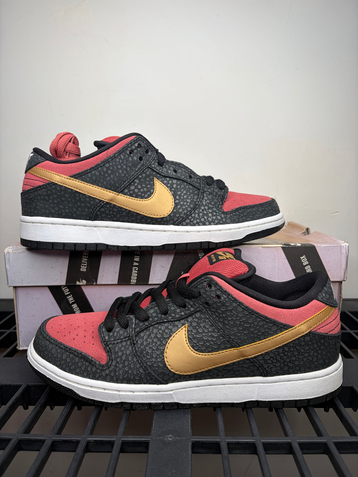 (2013) sz 9M Nike SB Low Walk Of Fame - Brand New, Original Box