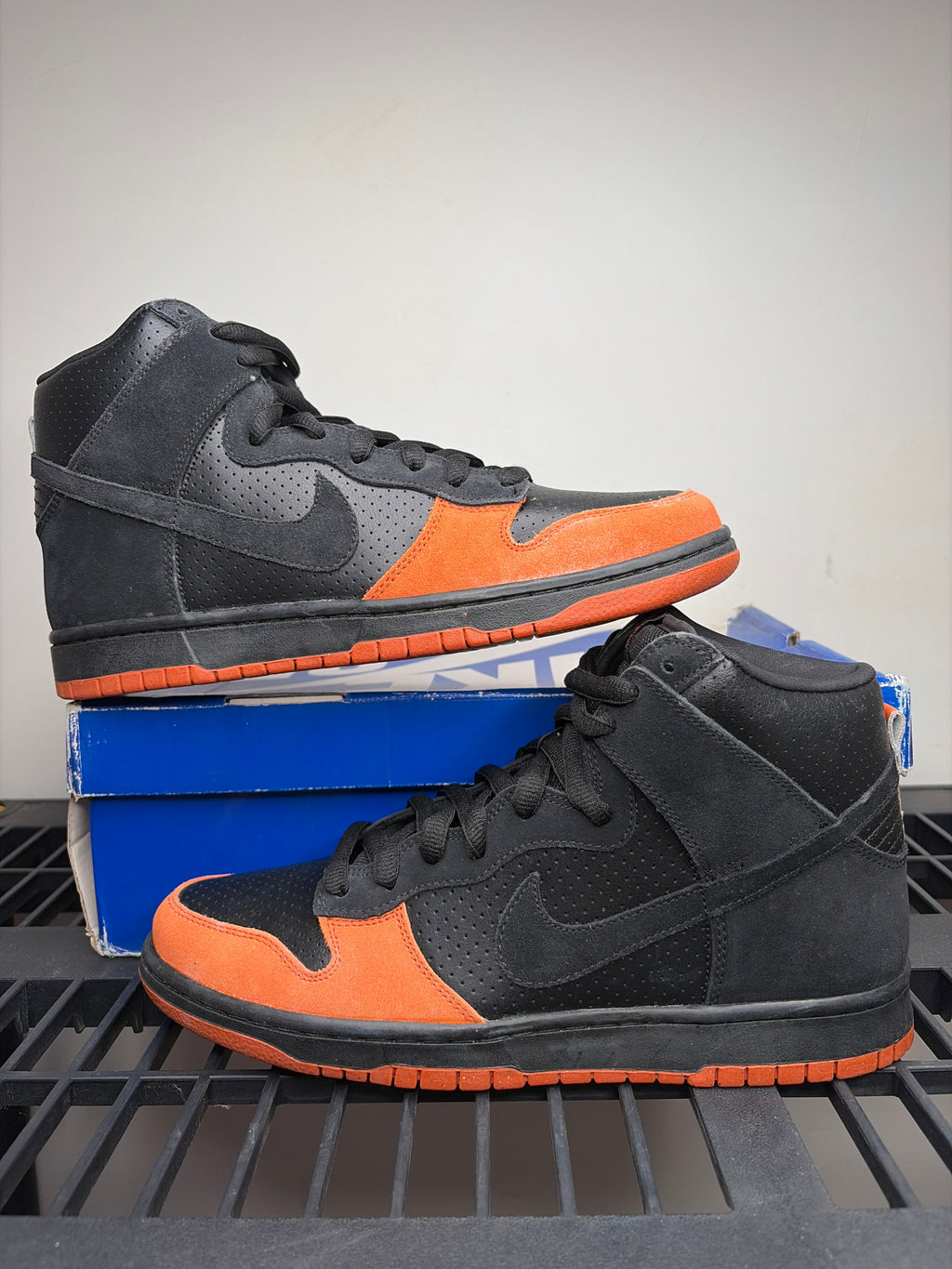 (2010) sz 10M Nike SB High Black Solar Orange - Brand New, Original Box