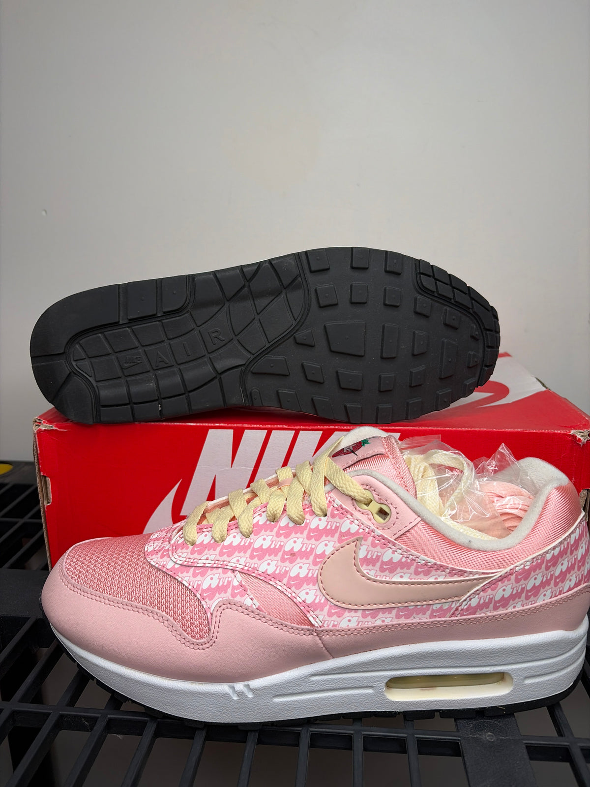 Sz 10M Nike Air Max 1 Pink Lemonade - Preowned, Original Box