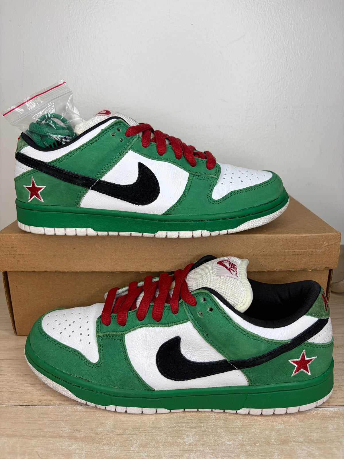 (2003) sz 9.5M Nike SB Low Heinicken - Lightly Used, No Box
