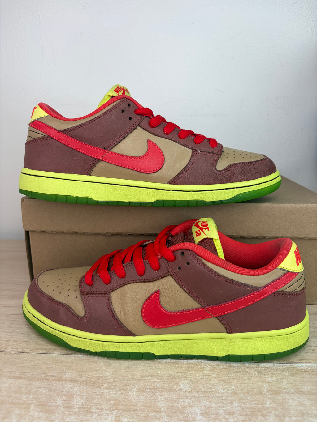 (2009) sz 9.5M Nike SB Low Poison Green - Preowned, No Box