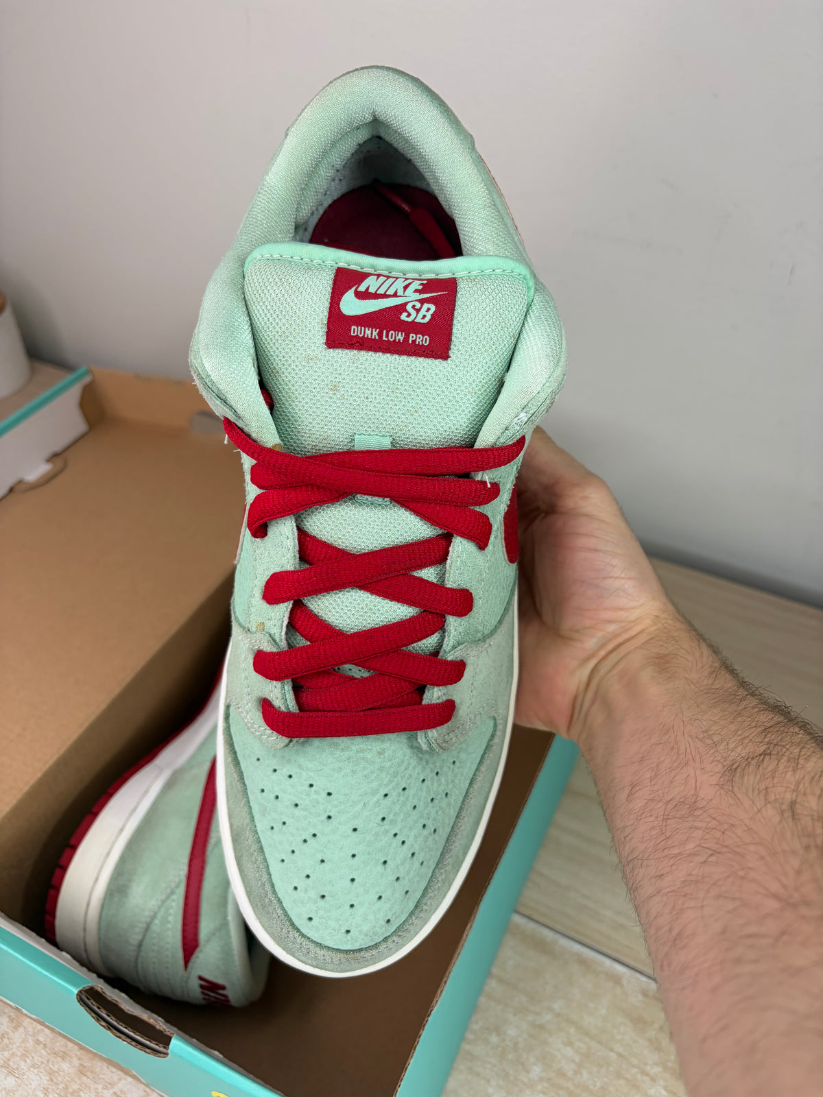 (2012) sz 10.5M Nike SB Low Medium Mint Gym Red - Preowned, Same Era Rep Box