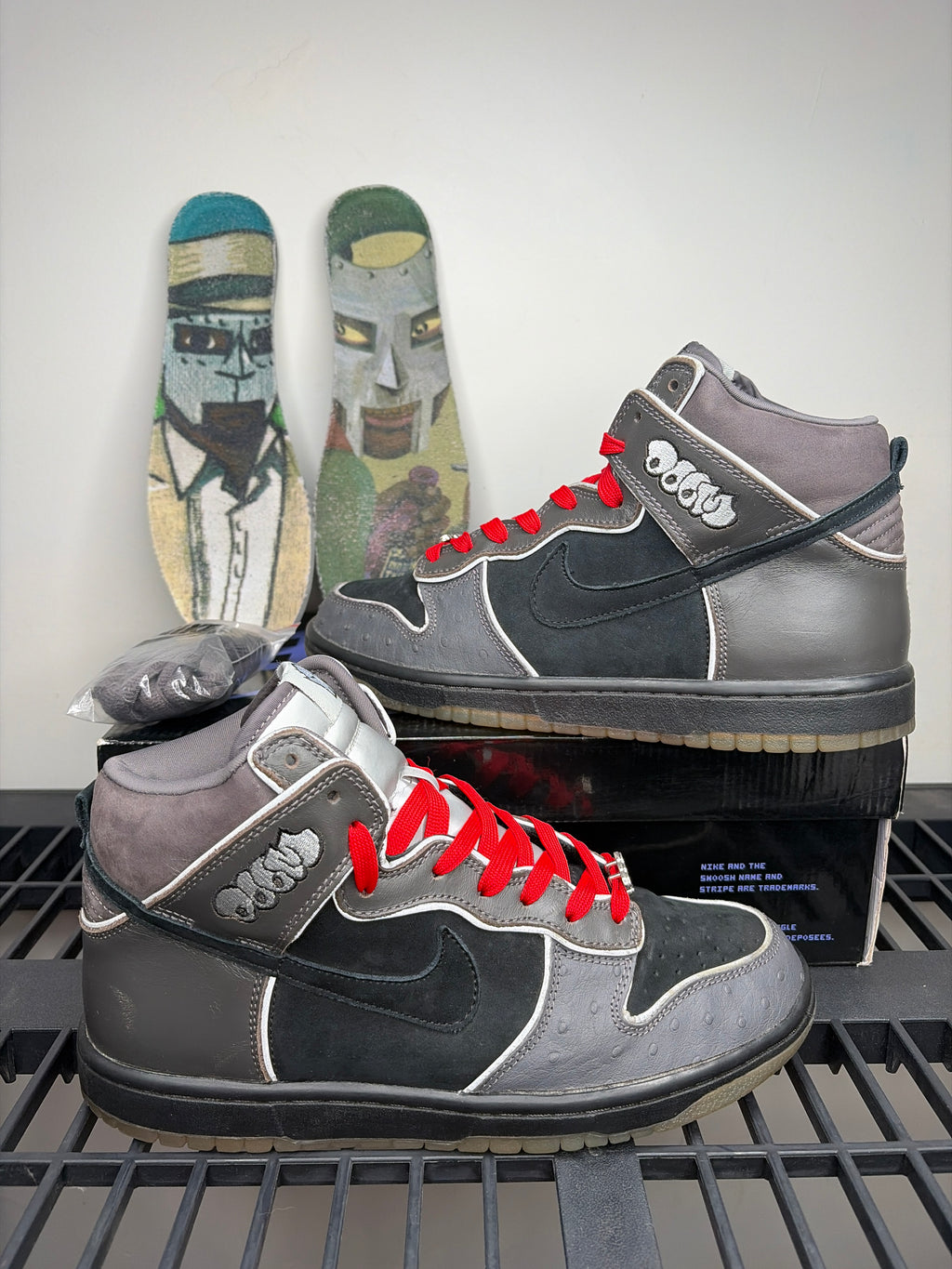 (2007) sz 8.5M Nike SB High MF DOOM - Preowned, Original Box