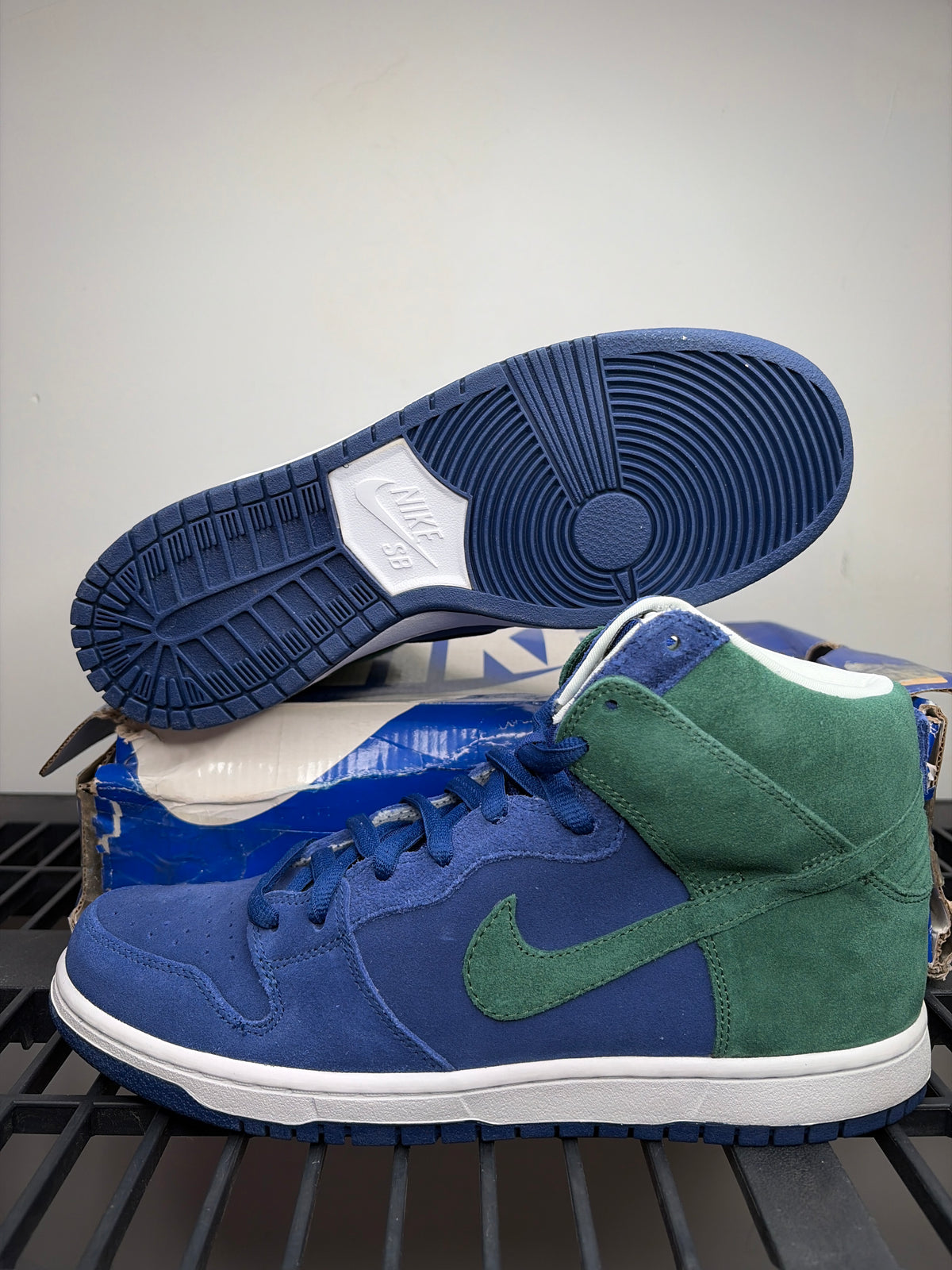 (2011) sz 9.5M Nike SB High Seattle Seahawks (Deep Royal Noble Green) - Brand New, Original Box