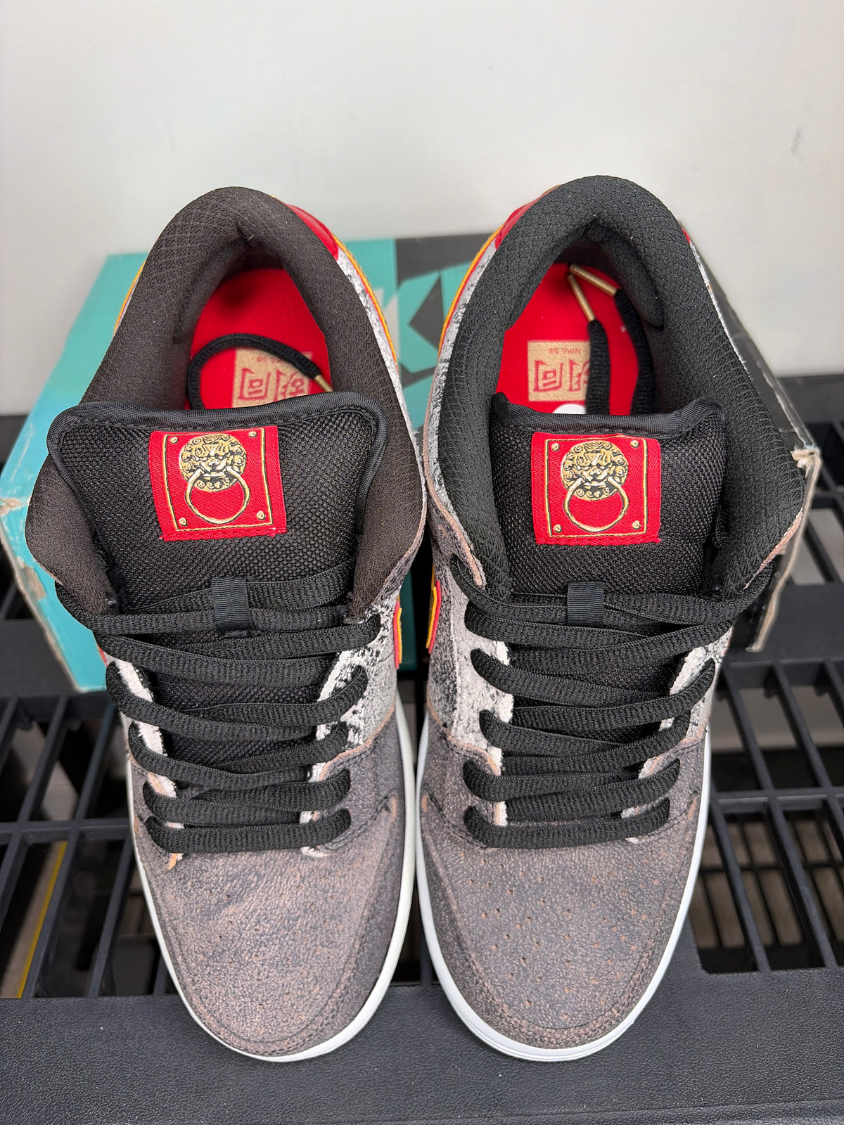 (2014) sz 9.5M Nike SB Low Beijing Metallic Gold - Brand New, Original Box