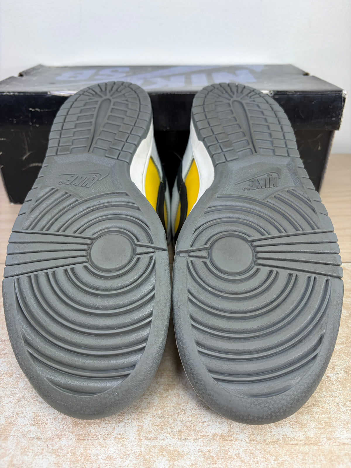 (2006) sz 9.5M Nike SB Low Bic - Preowned, Original Box