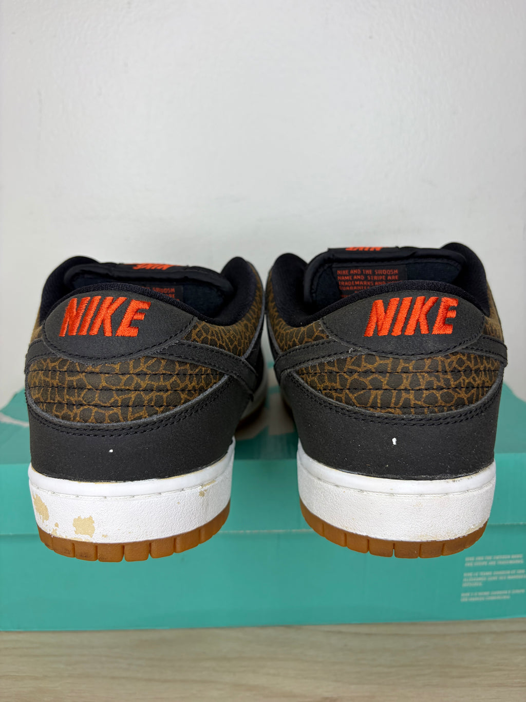 (2014) sz 9M Nike SB Low Giraffe Print - Like New, Original Box
