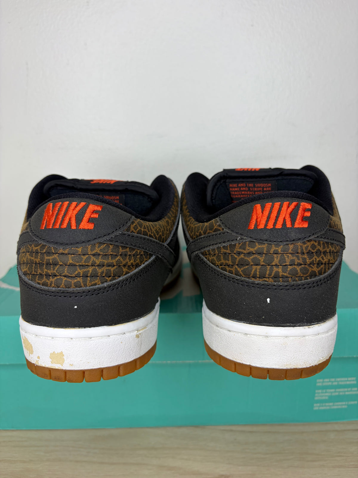 (2014) sz 9M Nike SB Low Giraffe Print - Like New, Original Box