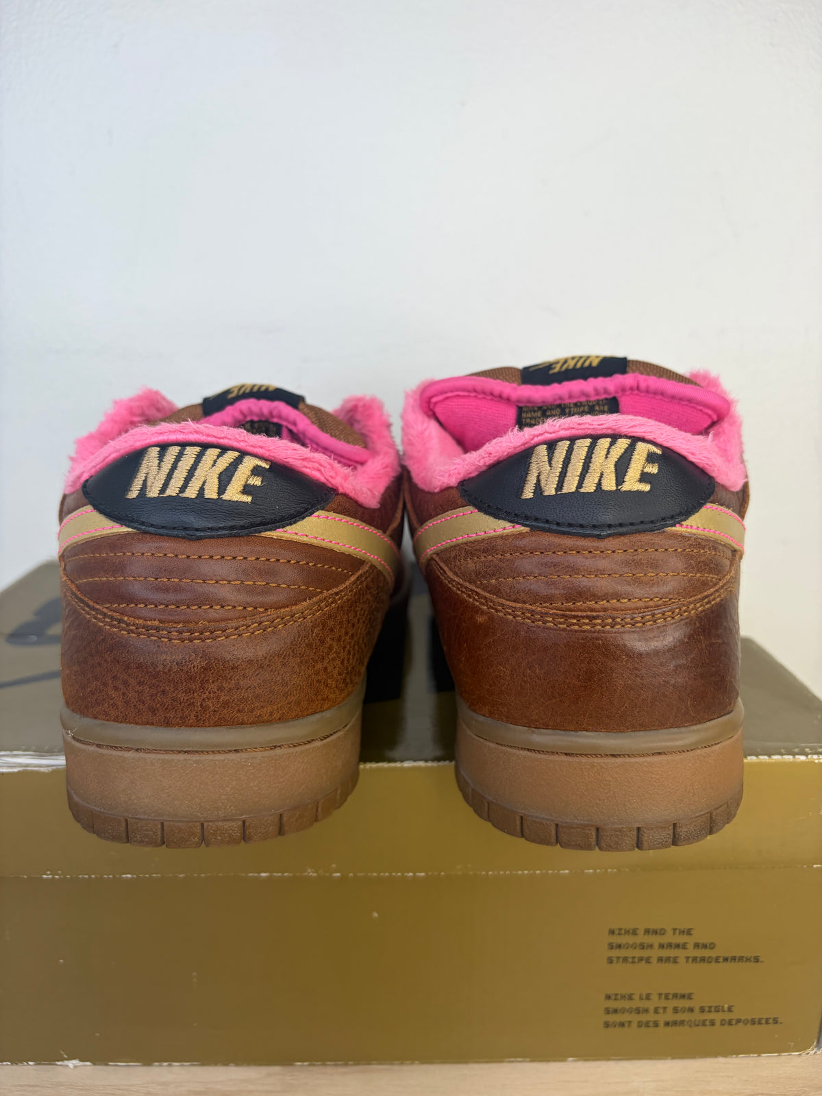 (2007) sz 10.5M Nike SB Low Gibson Guitar Case - Preowned, Same Era Box