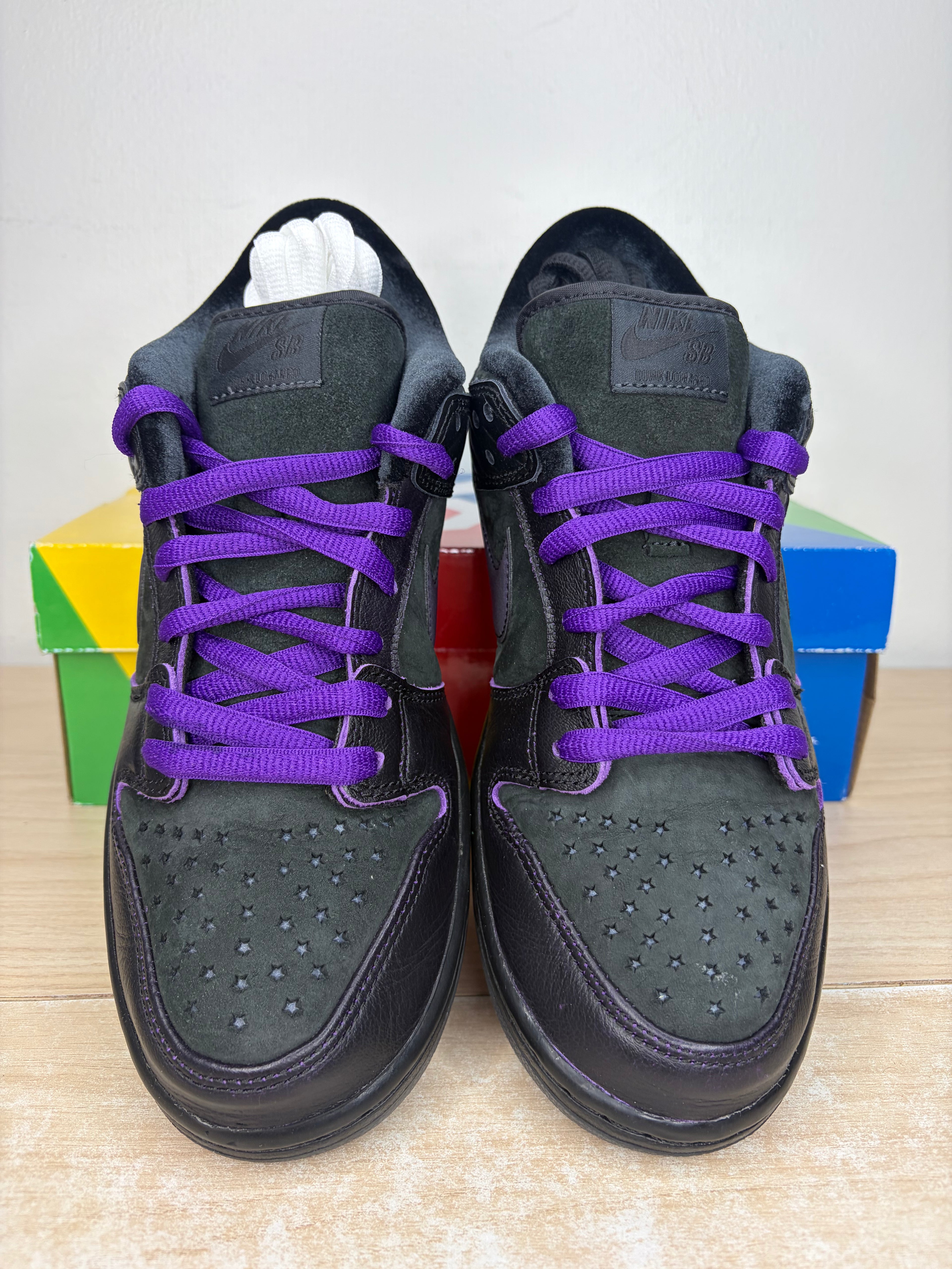 Sz 9M Nike SB Low Familia First Avenue - Preowned, Original Box