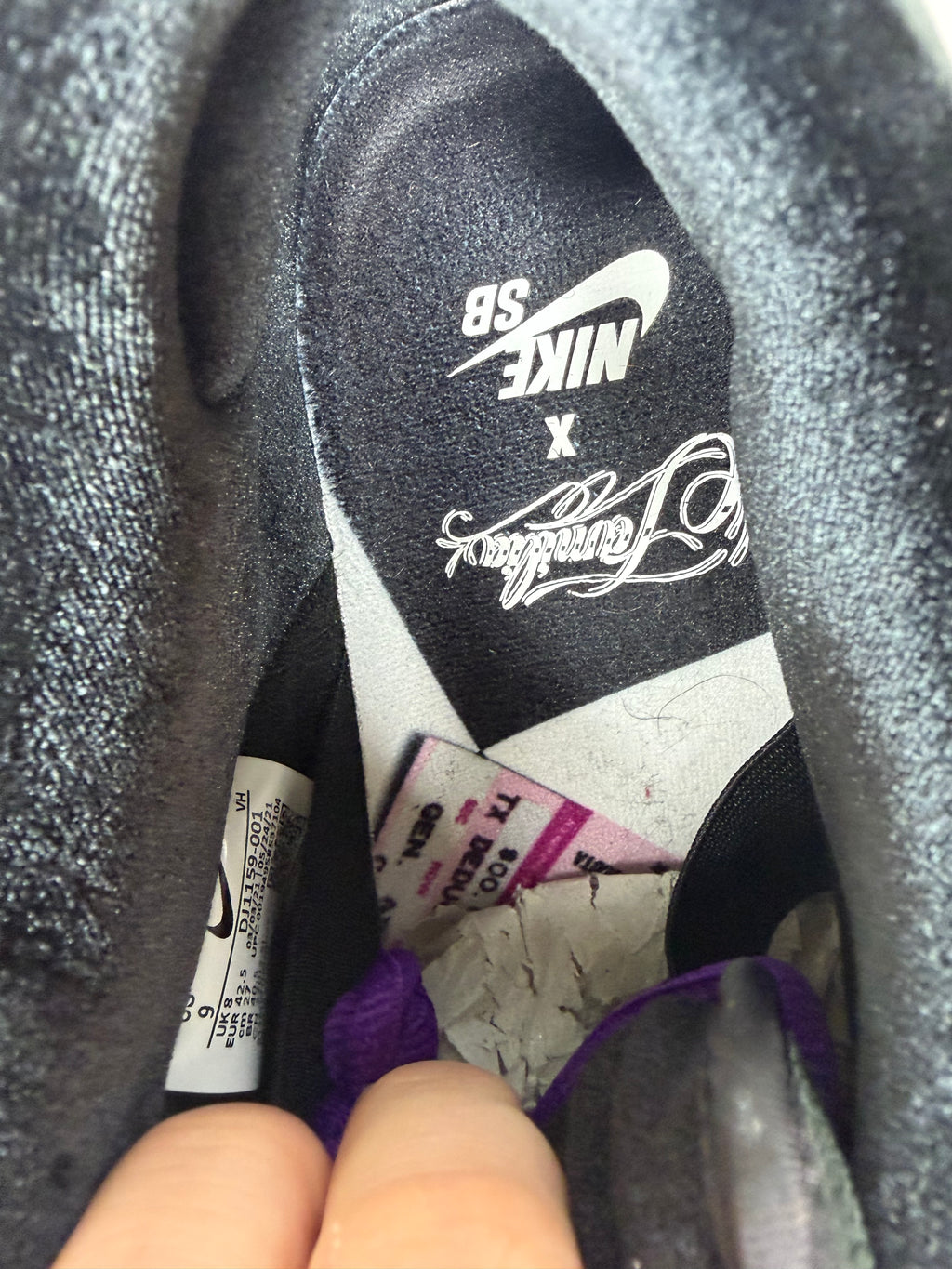 Sz 9M Nike SB Low Familia First Avenue - Preowned, Original Box