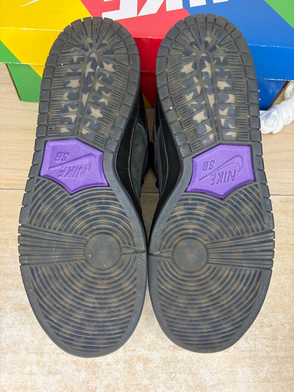 Sz 9M Nike SB Low Familia First Avenue - Preowned, Original Box