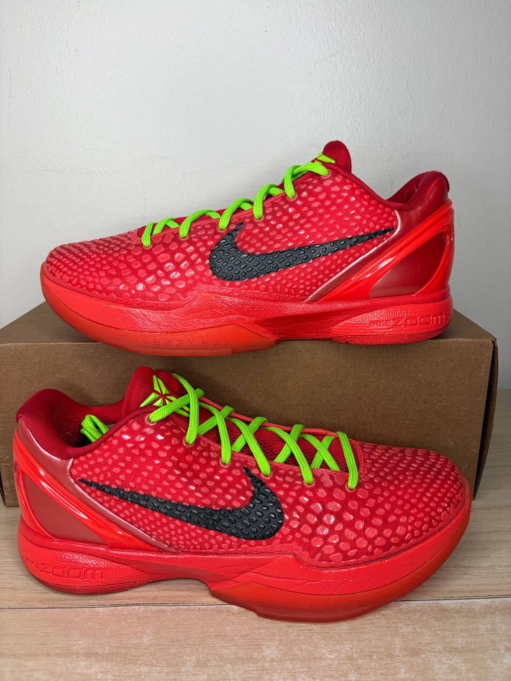 Sz 8.5M Kobe 6 Reverse Grinch - Preowned, No Box