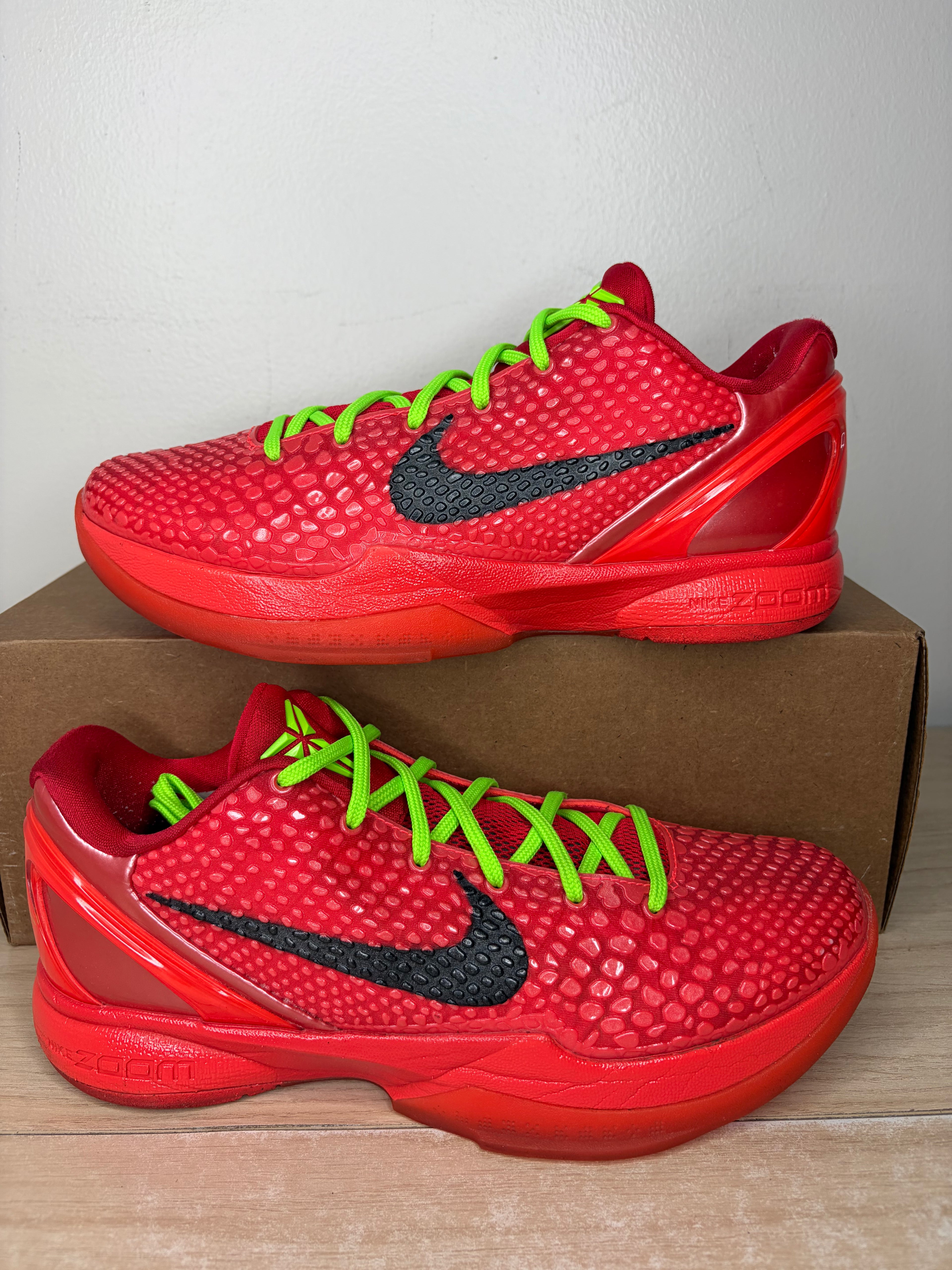 Sz 8.5M Kobe 6 Reverse Grinch - Preowned, No Box