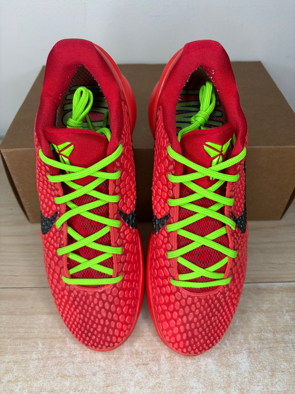 Sz 8.5M Kobe 6 Reverse Grinch - Preowned, No Box