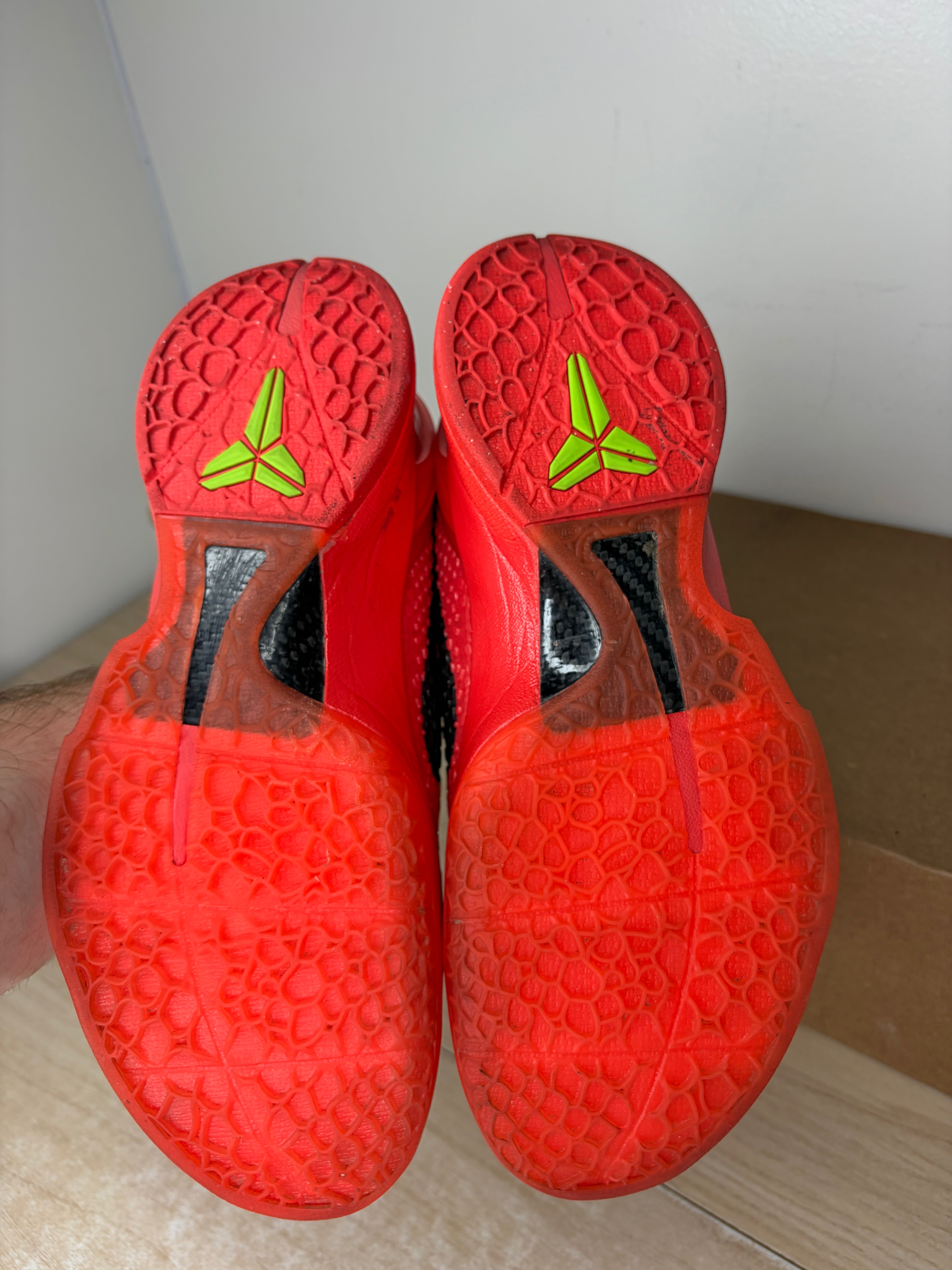 Sz 8.5M Kobe 6 Reverse Grinch - Preowned, No Box