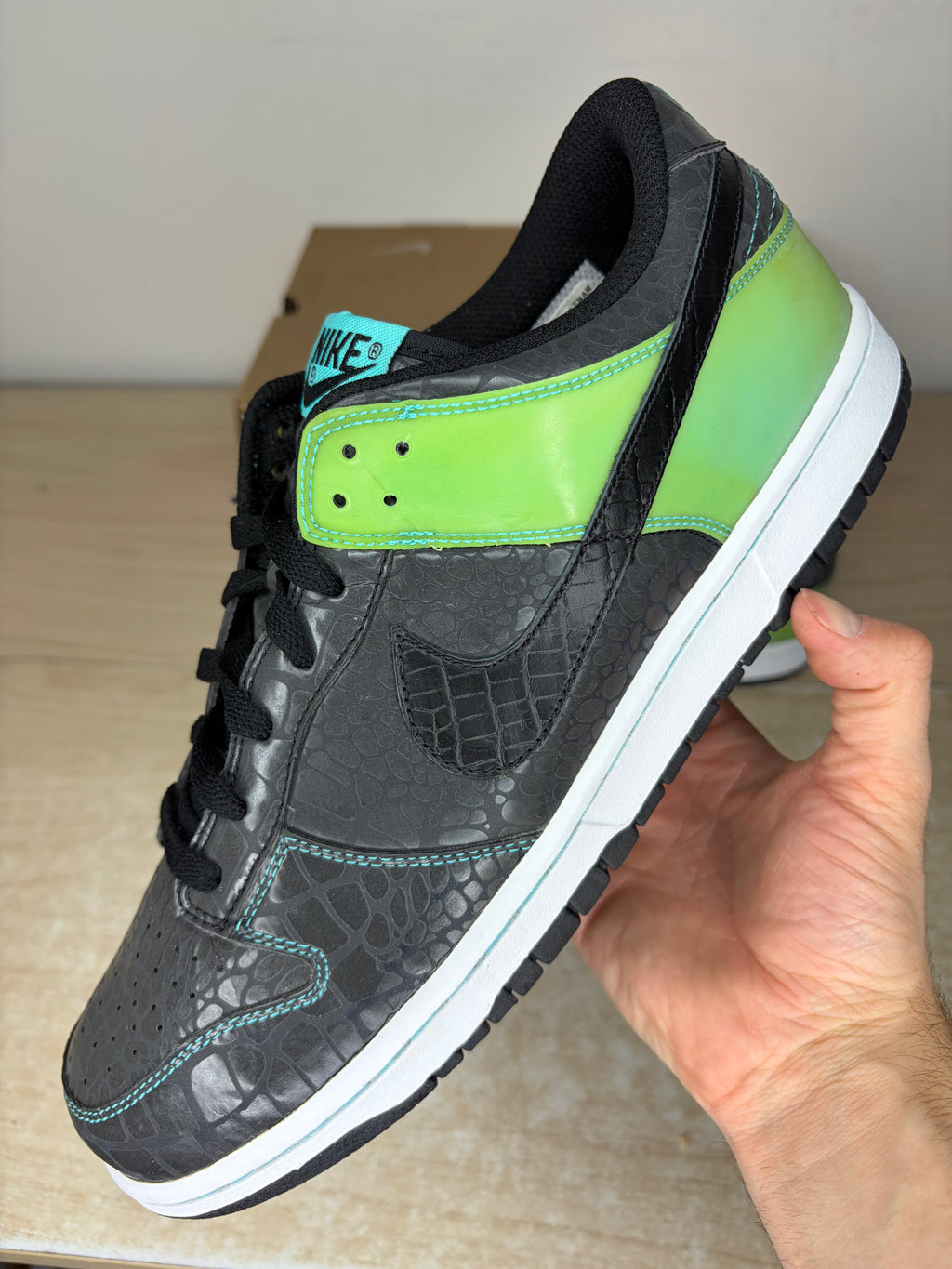 (2006) sz 11M Dunk Low Un-Tiffany - Brand New, Original Box