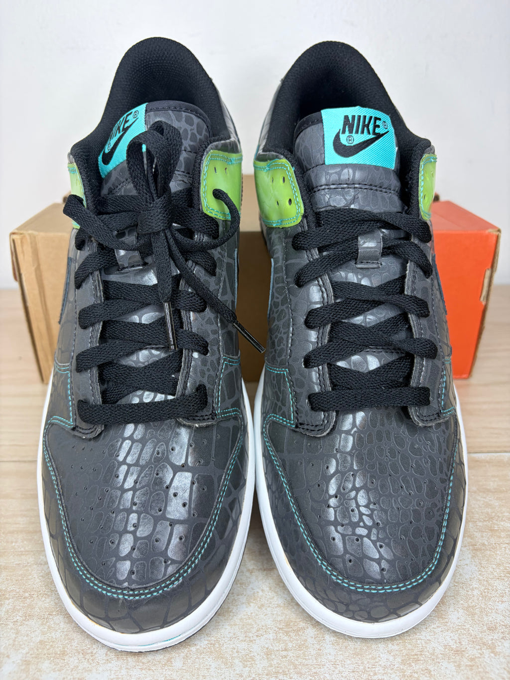 (2006) sz 11M Dunk Low Un-Tiffany - Brand New, Original Box