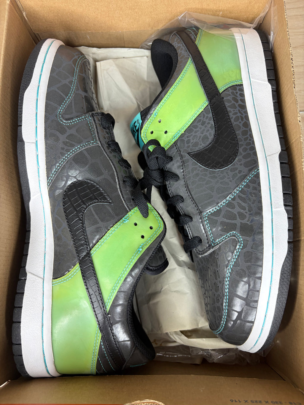 (2006) sz 11M Dunk Low Un-Tiffany - Brand New, Original Box