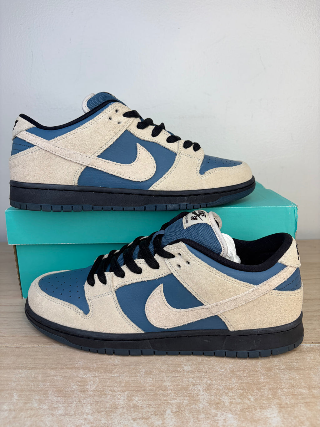 (2018) sz 10M Nike SB Low Light Cream Thunderstorm - Preowned, Original Box