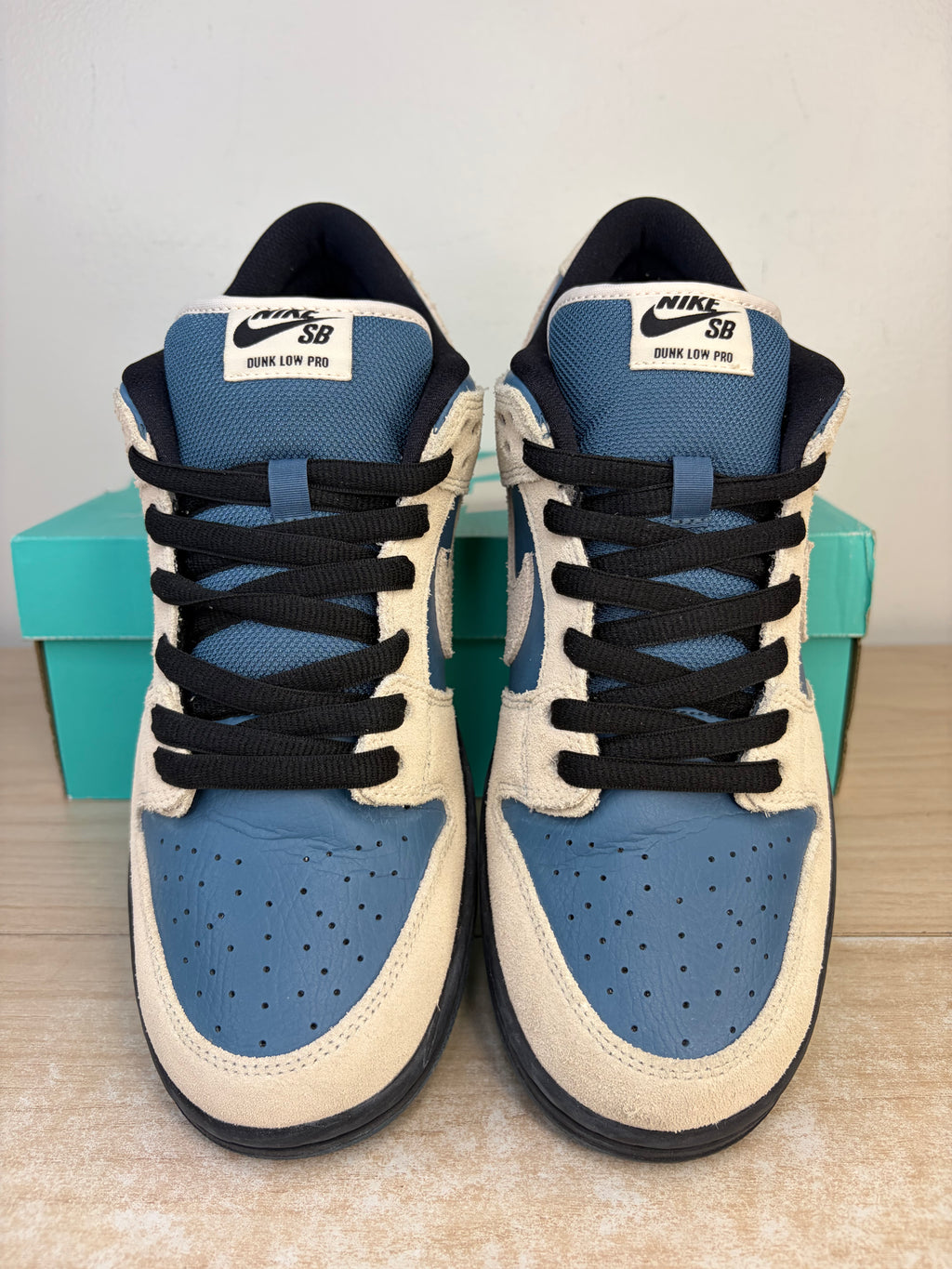 (2018) sz 10M Nike SB Low Light Cream Thunderstorm - Preowned, Original Box
