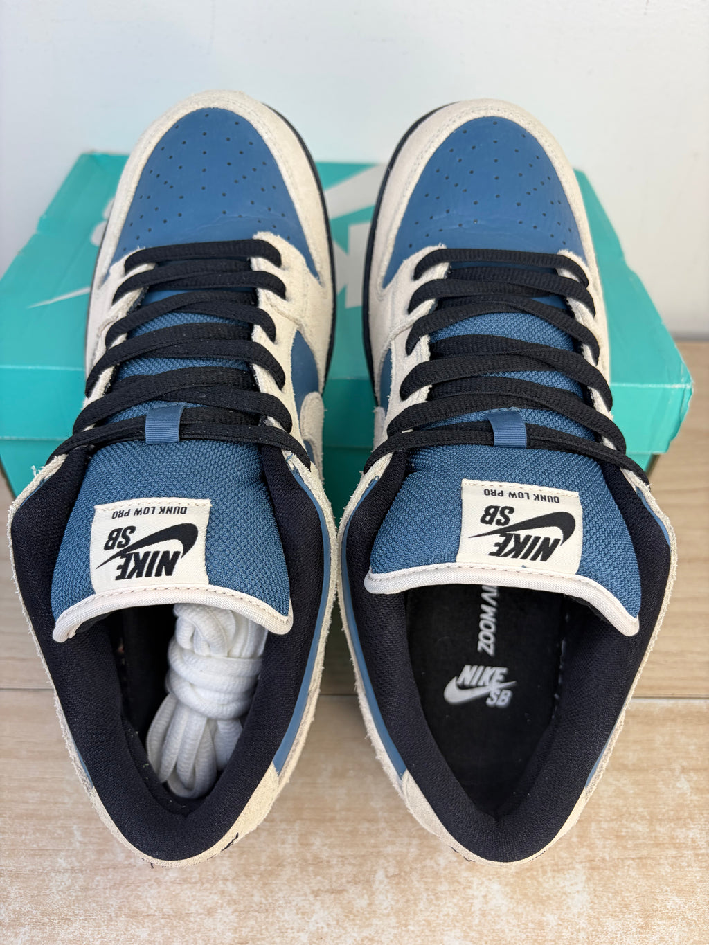 (2018) sz 10M Nike SB Low Light Cream Thunderstorm - Preowned, Original Box