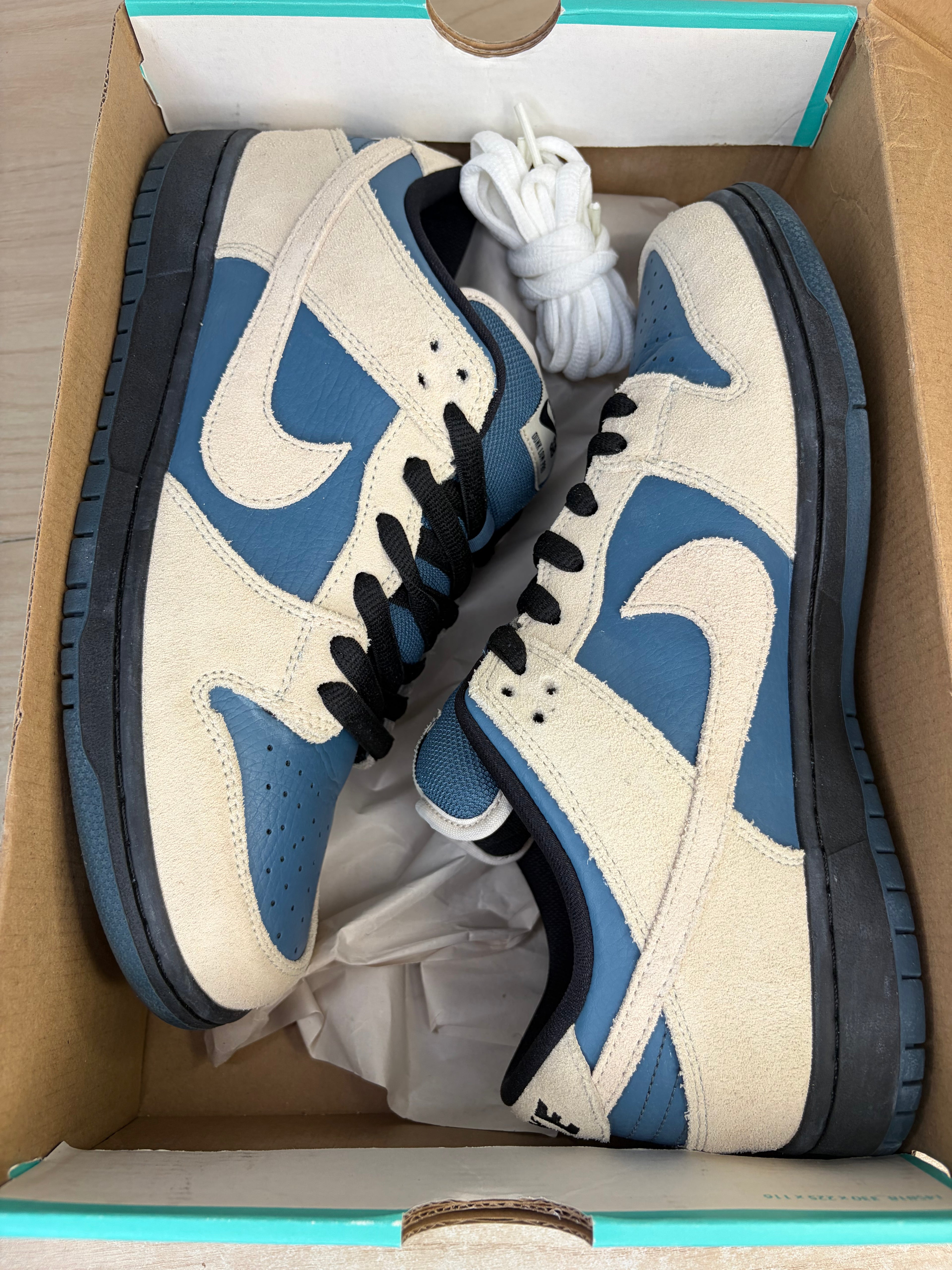 (2018) sz 10M Nike SB Low Light Cream Thunderstorm - Preowned, Original Box