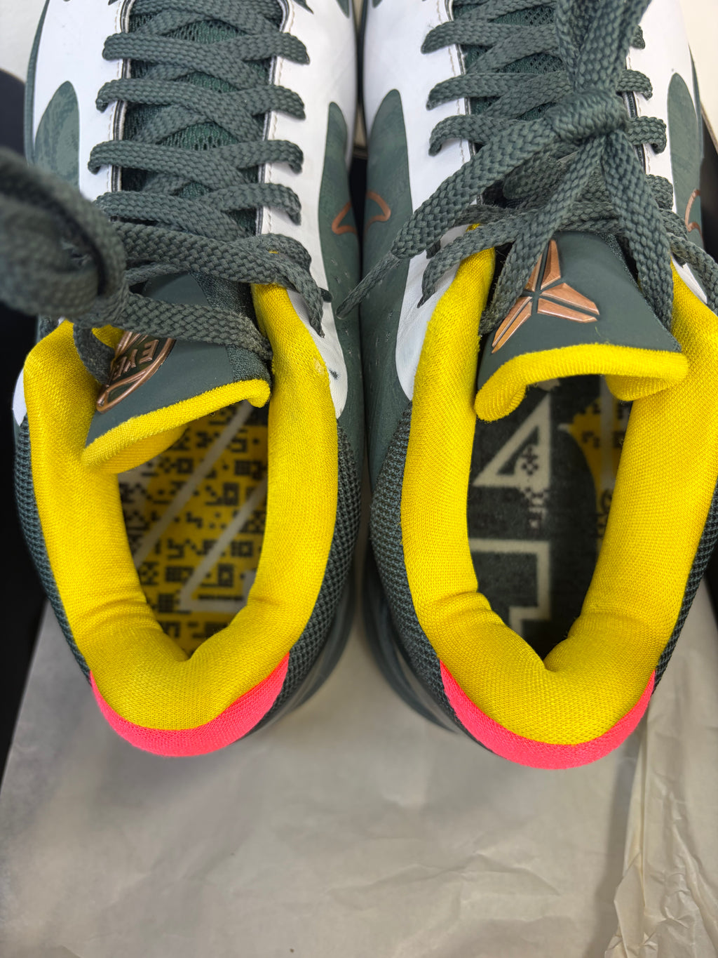 (2020) sz 10M Kobe 5 EYBL Girls - Preowned, Replacement Kobe Box